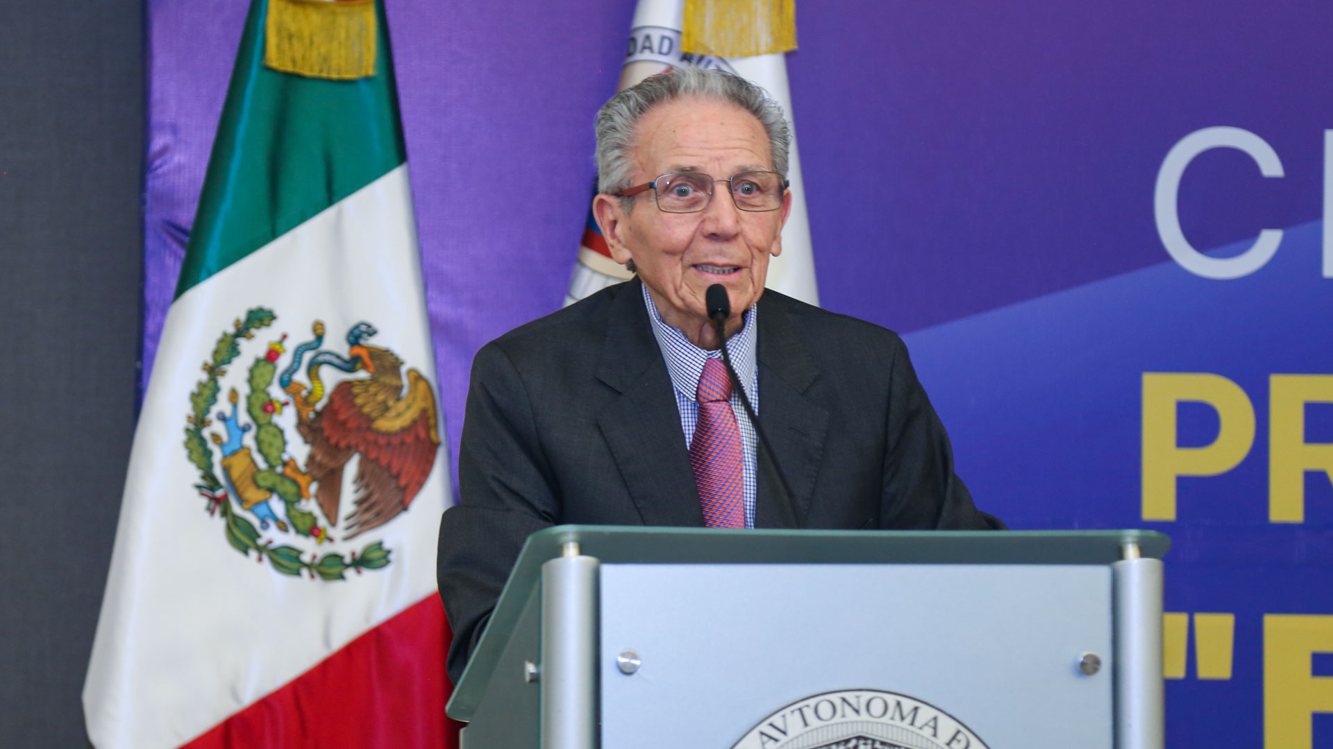 Premian a periodistas de NL y reconocen a Rector