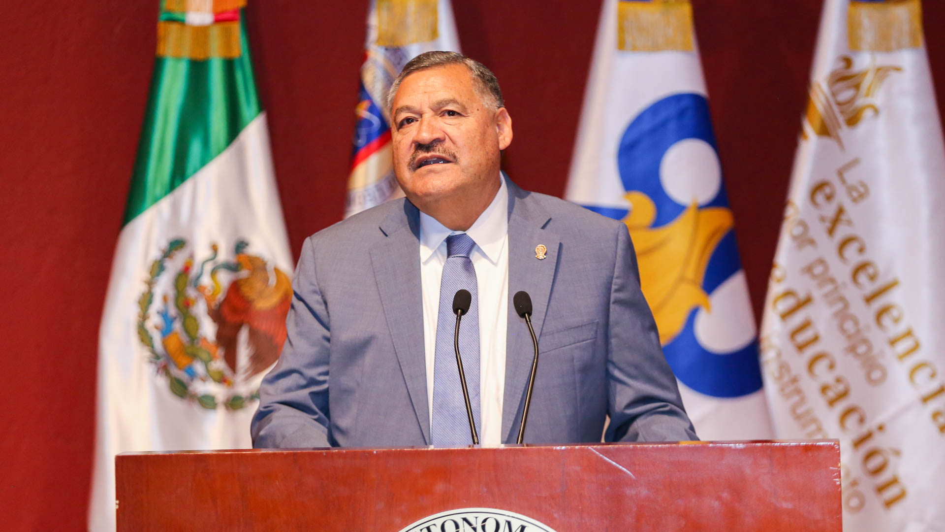 Enaltece Santos Guzmán responsabilidad social universitaria en congreso mundial de UANL