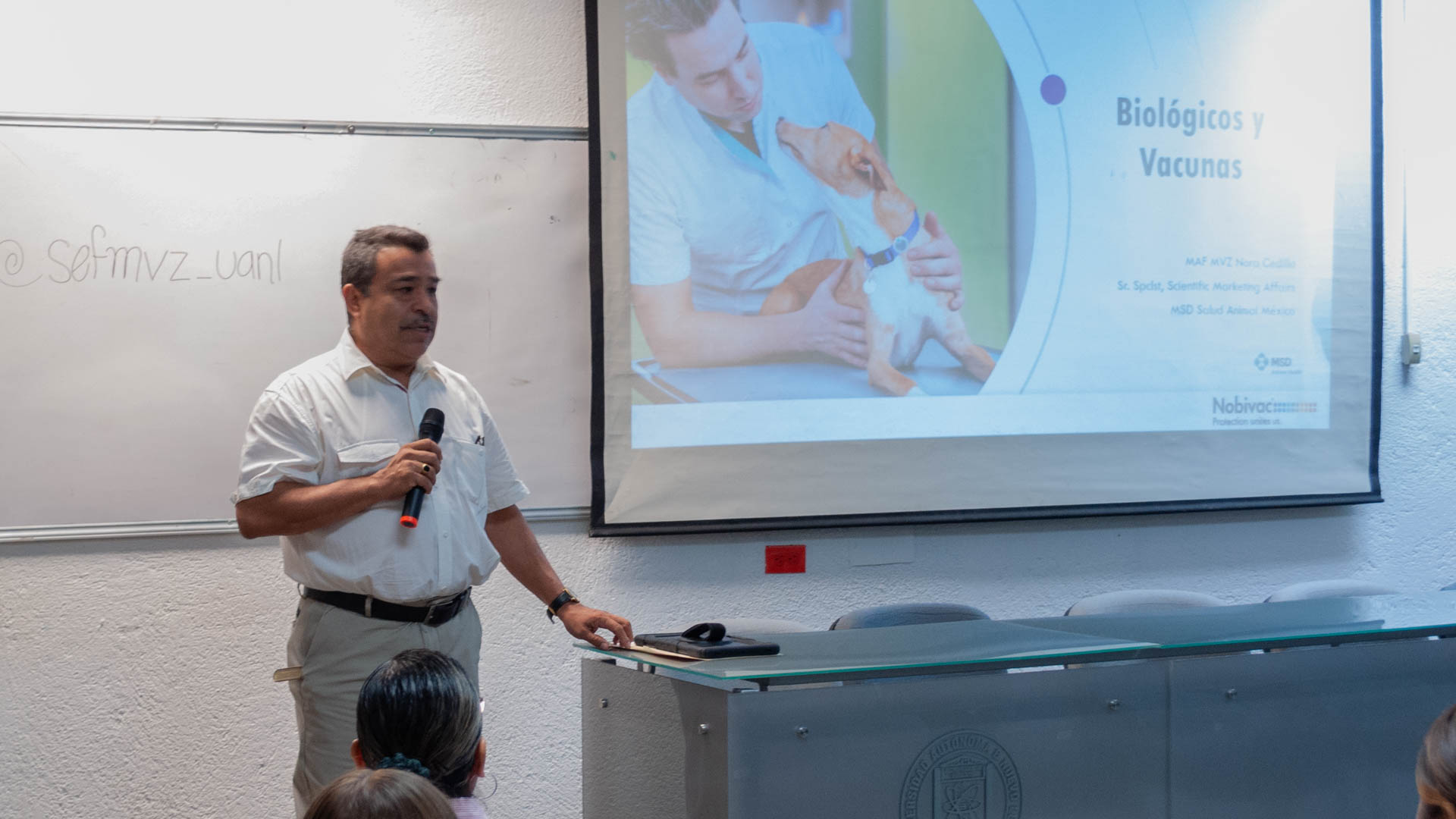Orientan a universitarios sobre bienestar animal