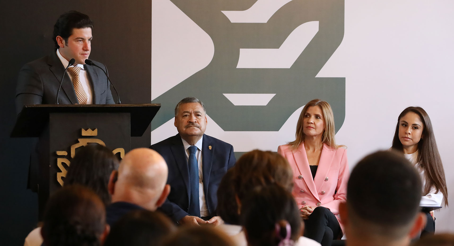 Acompaña Rector a medallistas de Juegos Centroamericanos