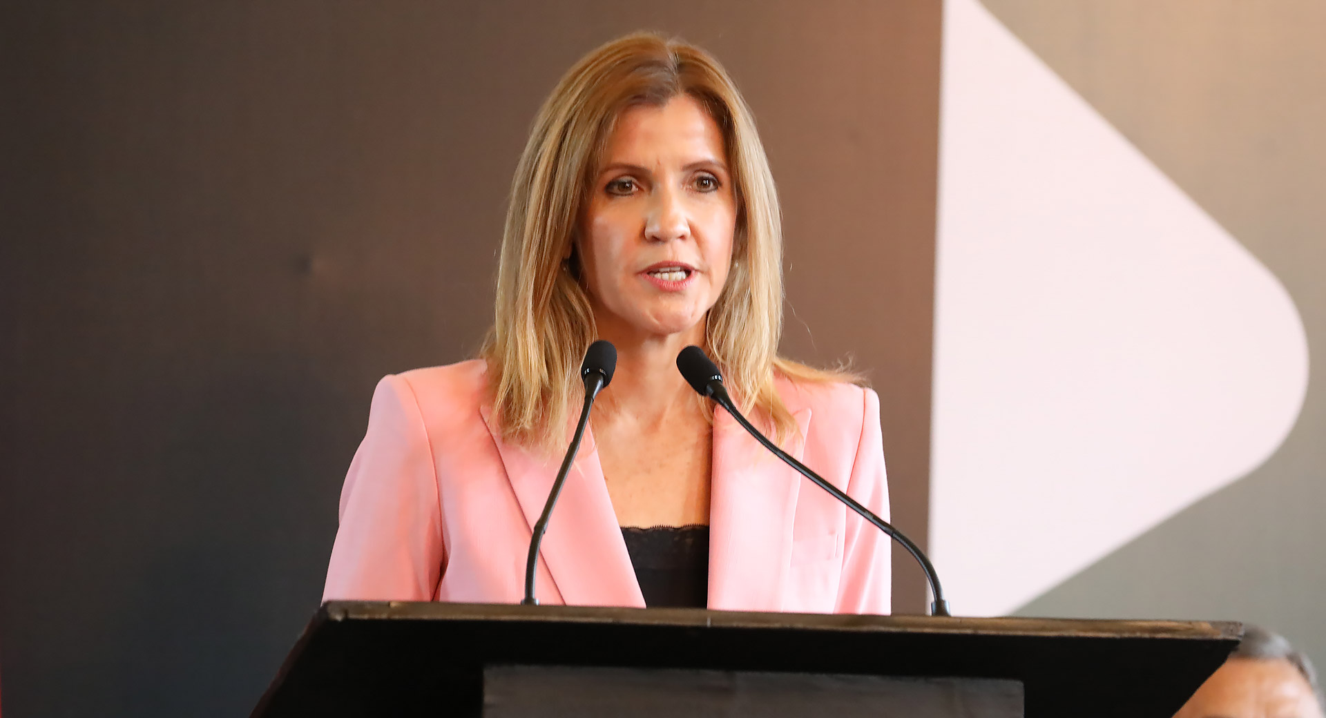 Acompaña Rector a medallistas de Juegos Centroamericanos