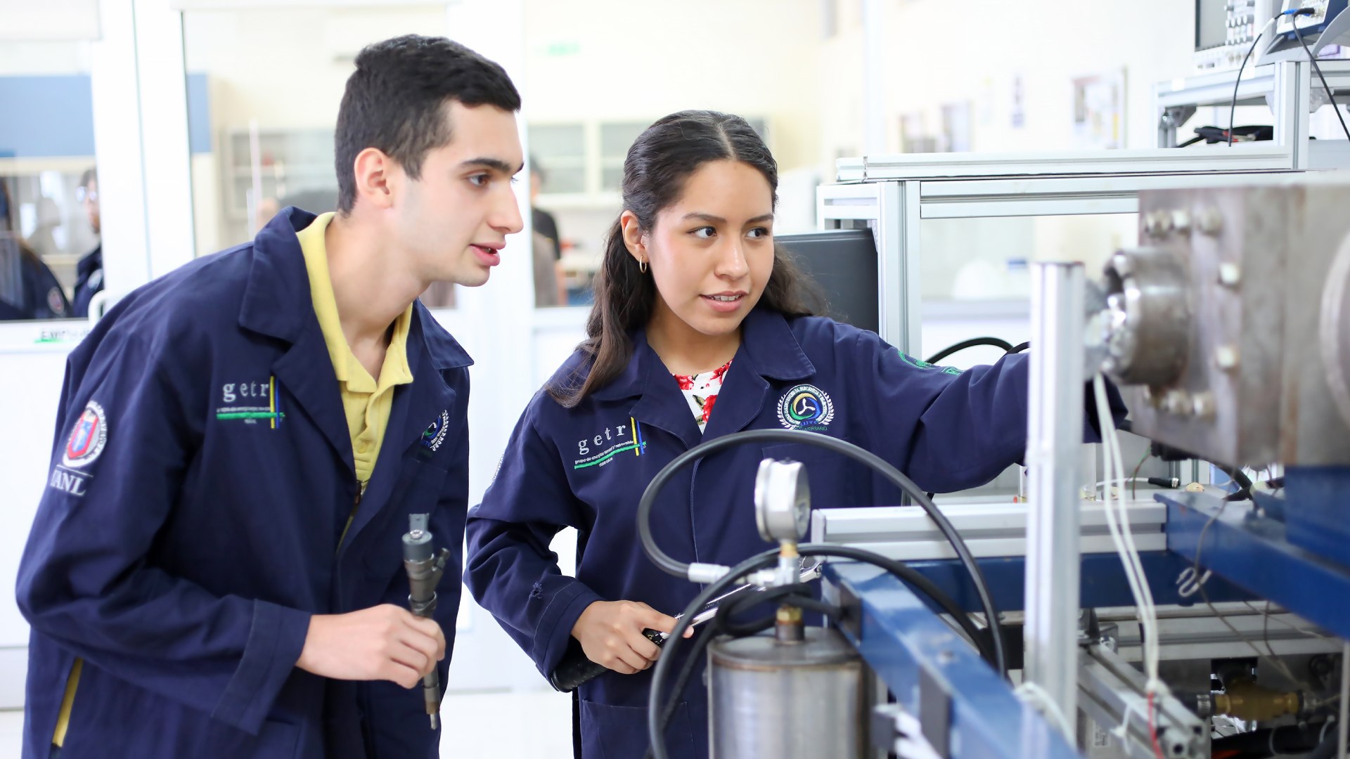 Motiva programa de verano de UANL a incursionar en la ciencia