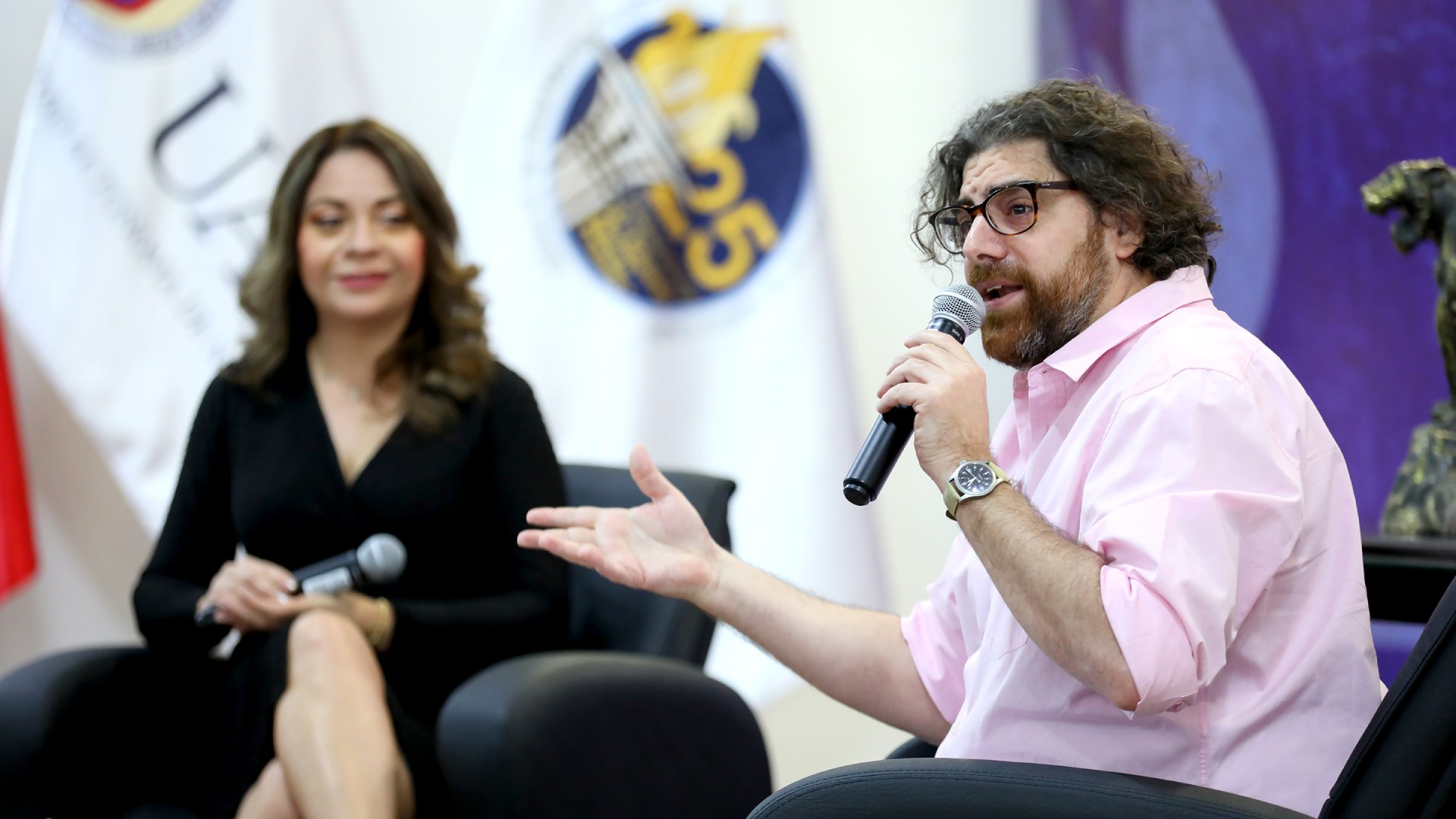 Propone Bucay opción terapéutica para zanjar problemas personales