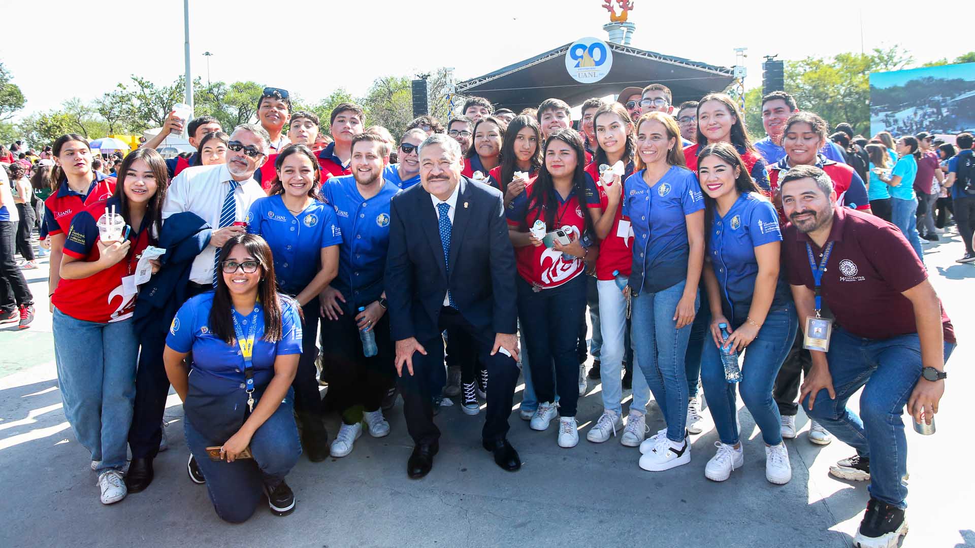 Que esta fiesta sea el comienzo de un futuro  más brillante.- Rector Santos Guzmán