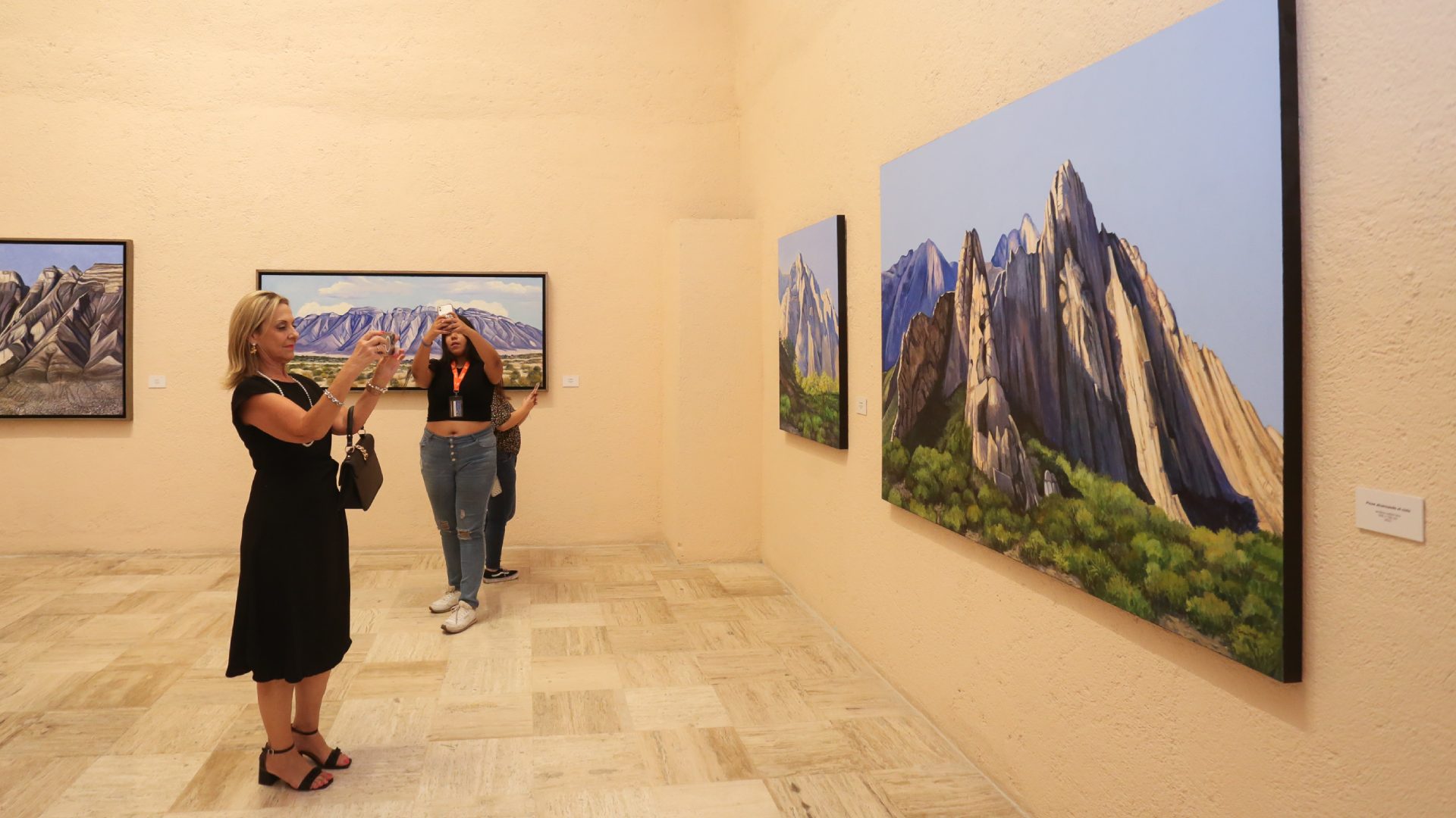 Dona Saskia Juárez obra “A 90 años de distancia” en homenaje de UANL