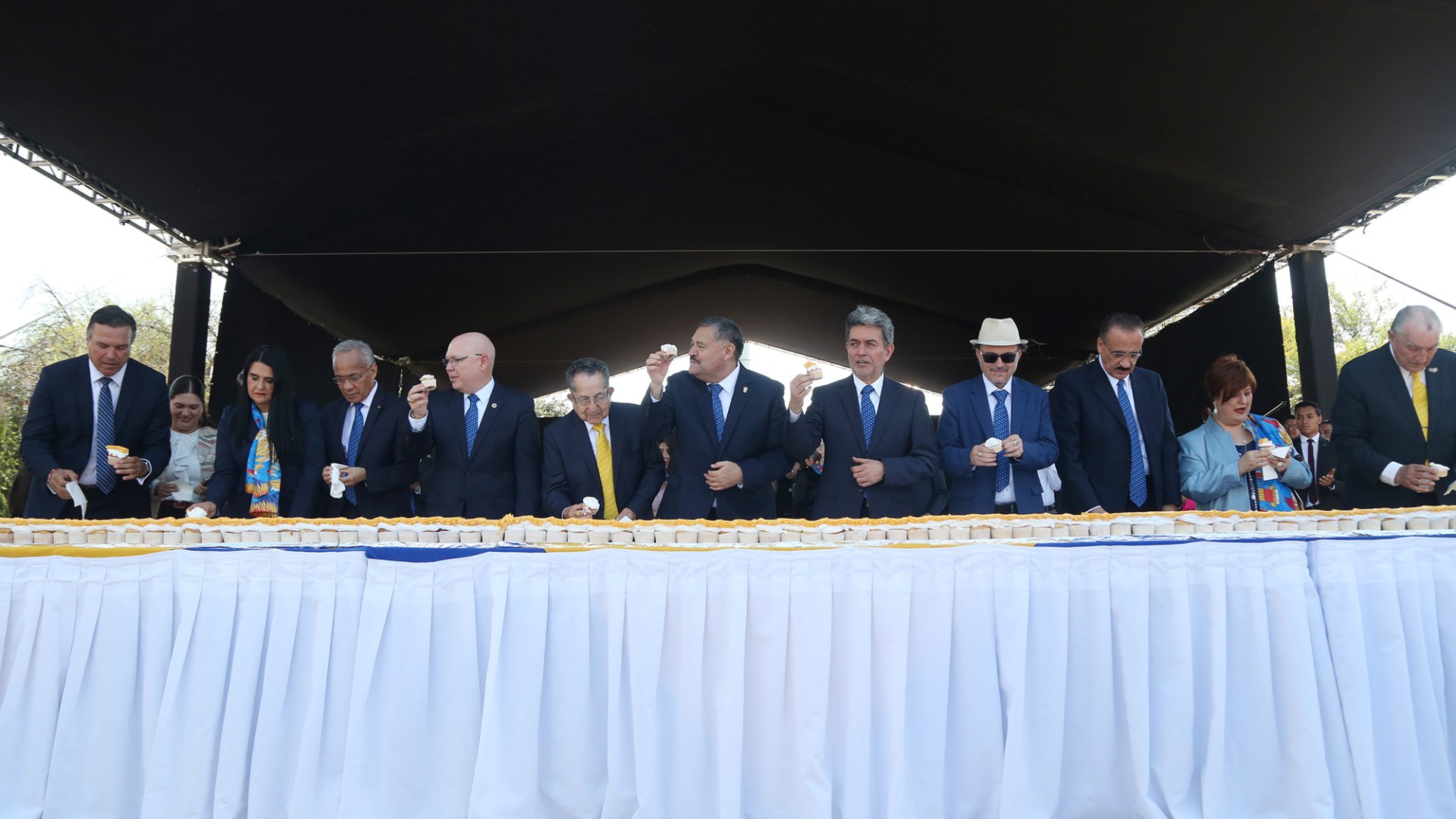 Que esta fiesta sea el comienzo de un futuro  más brillante.- Rector Santos Guzmán