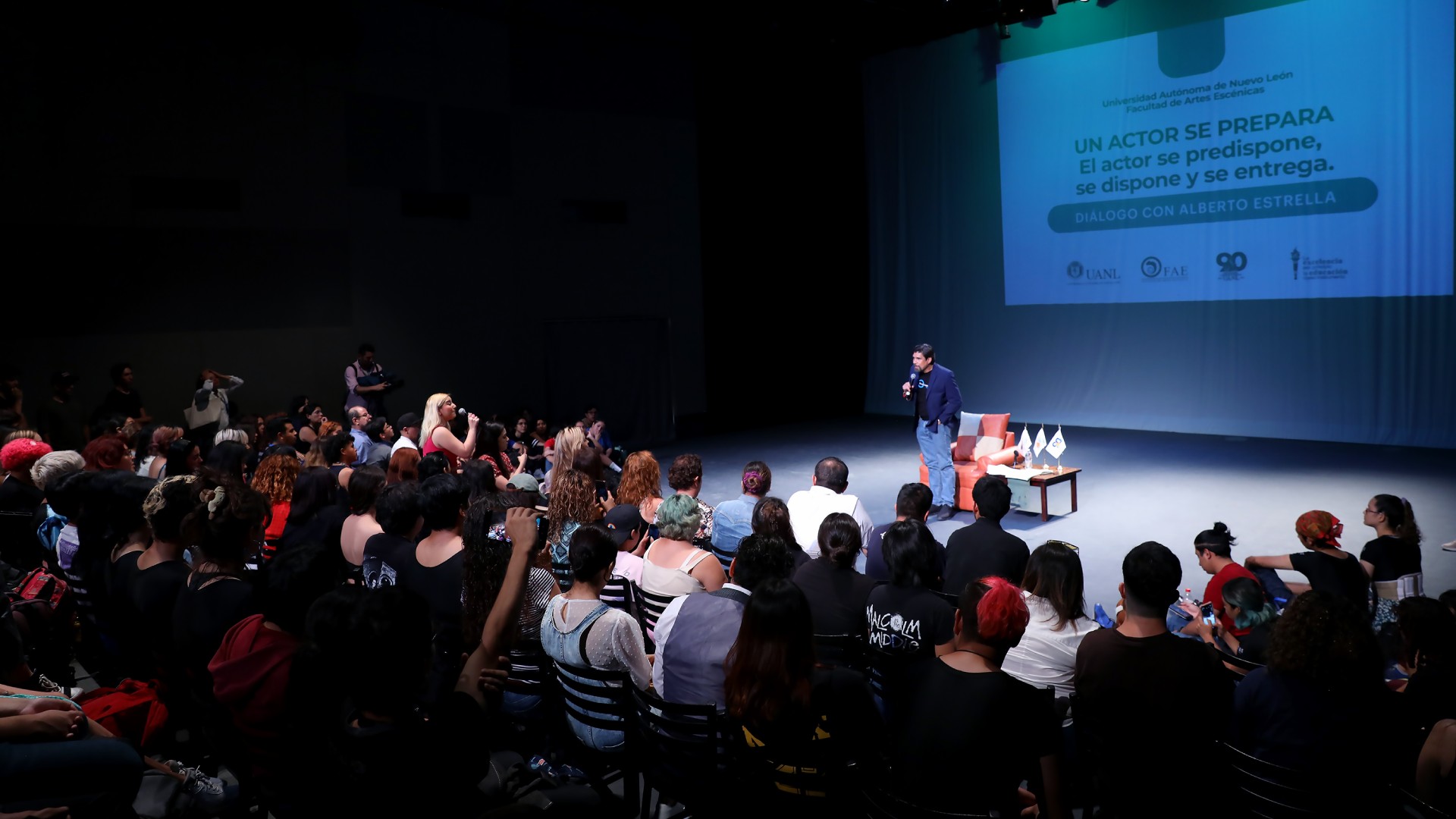 Dialoga Alberto Estrella sobre posibilidades de expresión del teatro