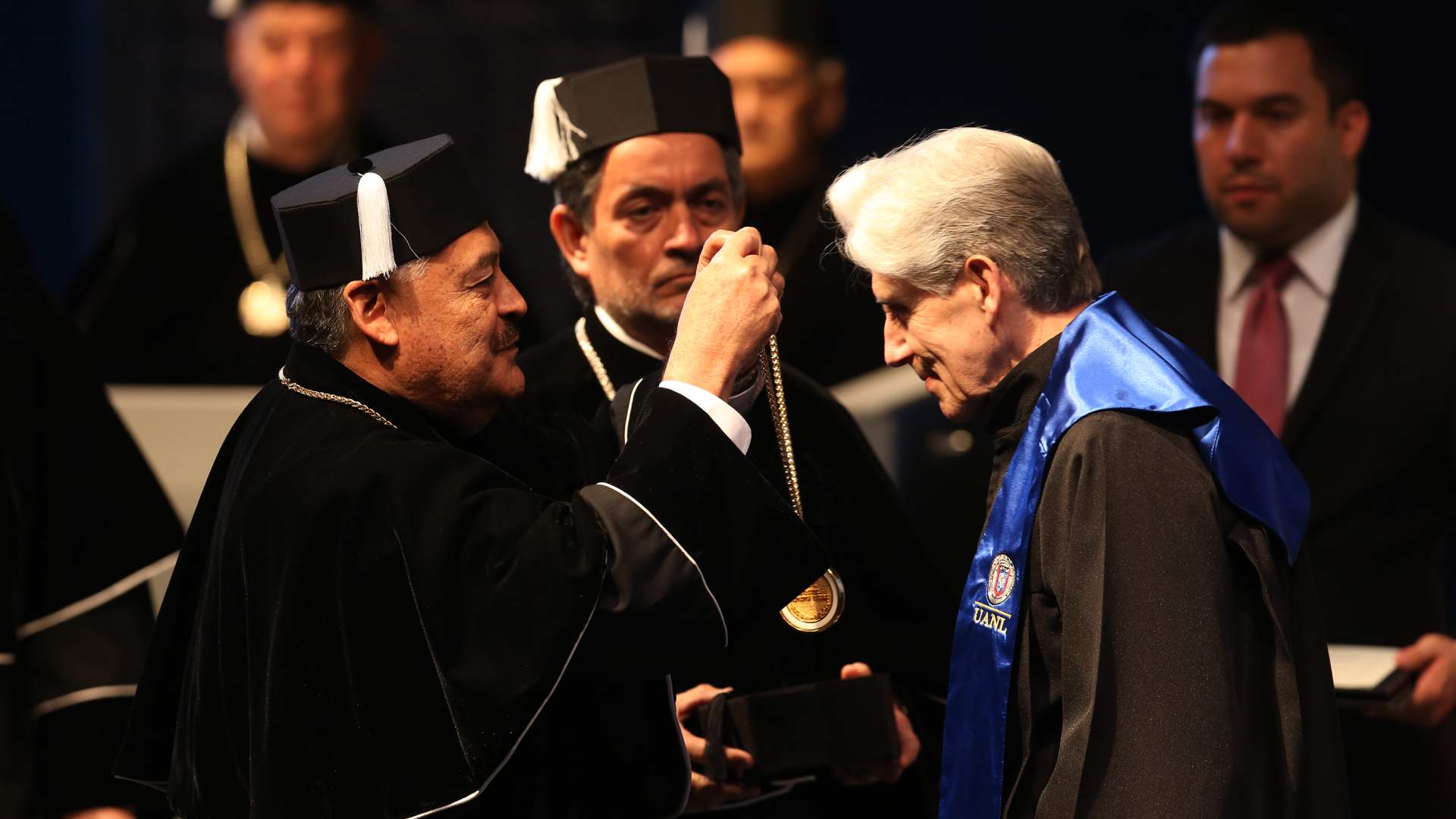 Concede UANL Honoris Causa a Julio Frenk y Víctor Manuel Villalobos