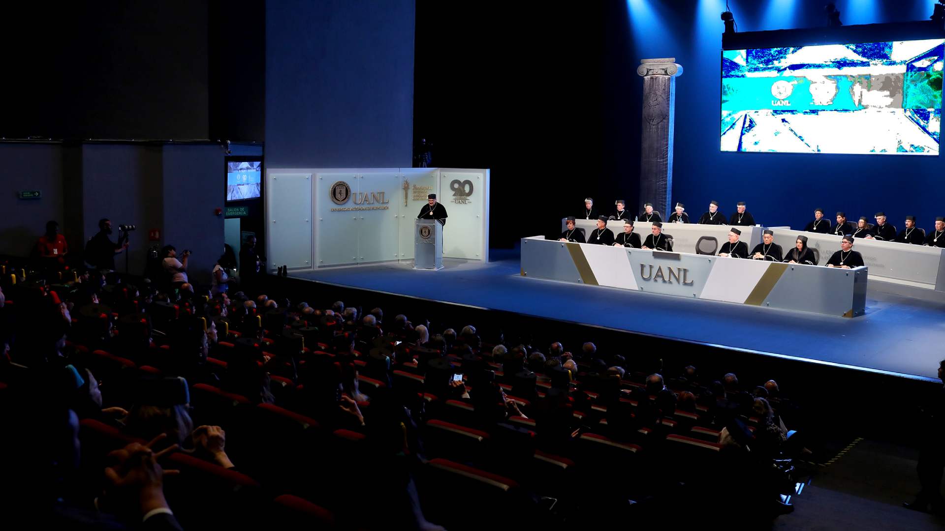 Concede UANL Honoris Causa a Julio Frenk y Víctor Manuel Villalobos