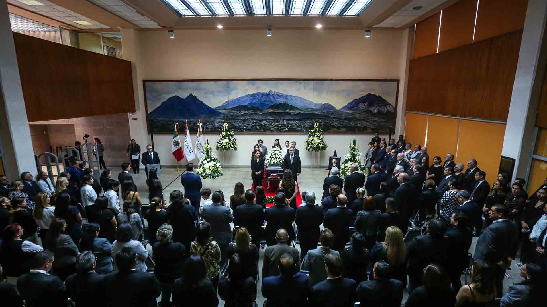 Honra UANL al doctor Luis Eugenio Todd