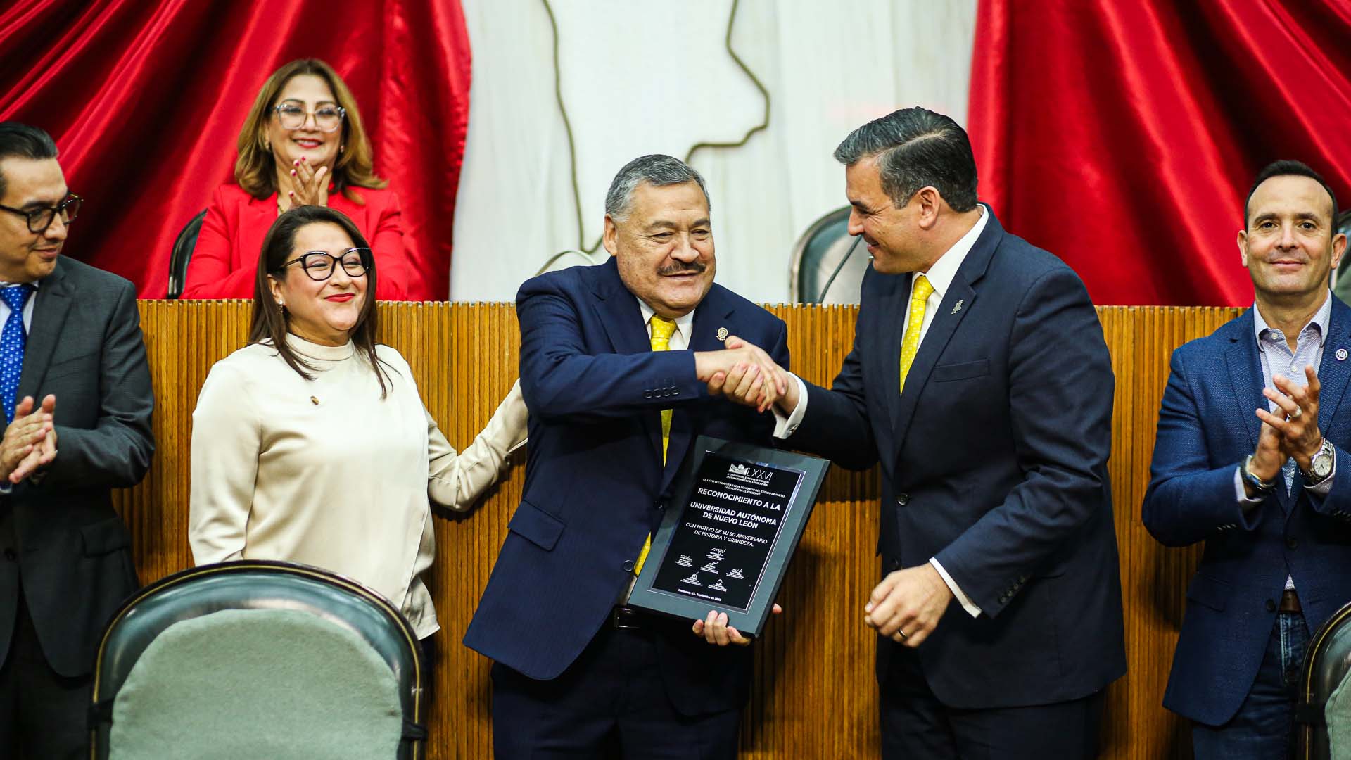 Reconoce Congreso liderazgo estatal en materia educativa y salud de la UANL