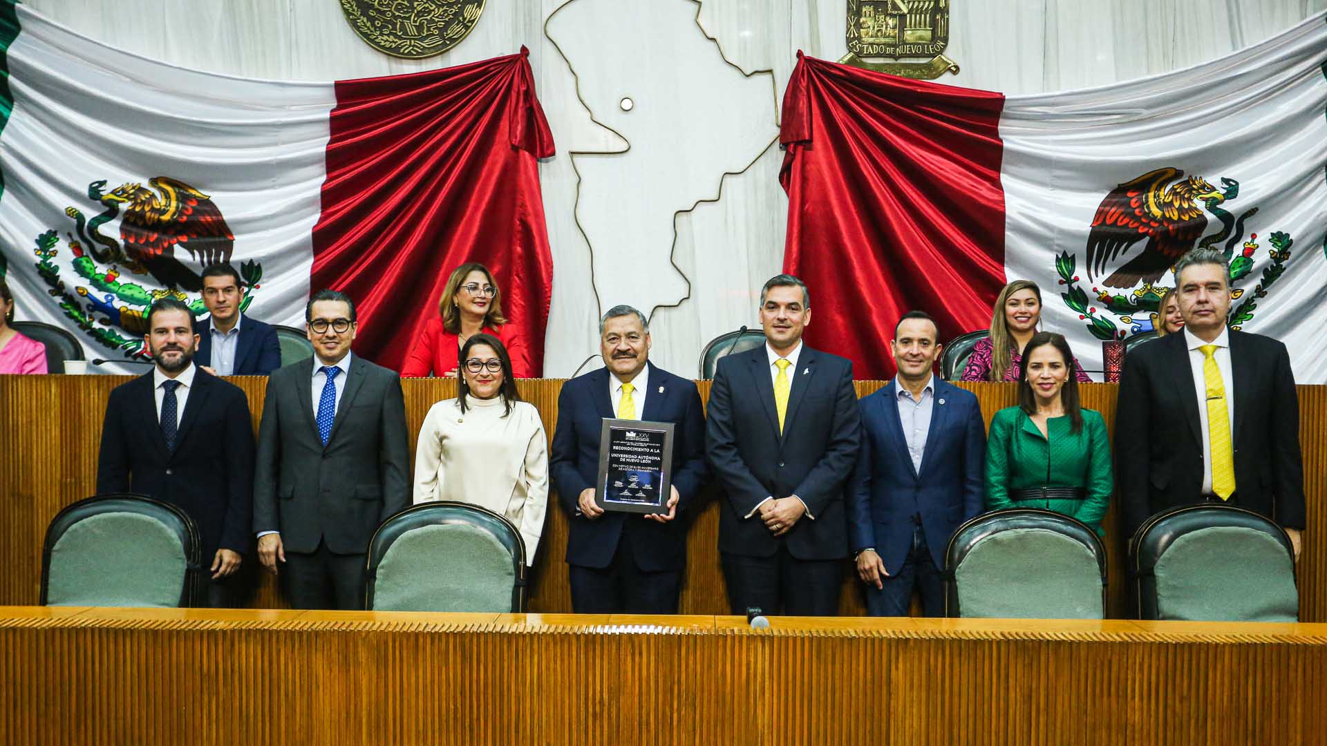 Reconoce Congreso liderazgo estatal en materia educativa y salud de la UANL
