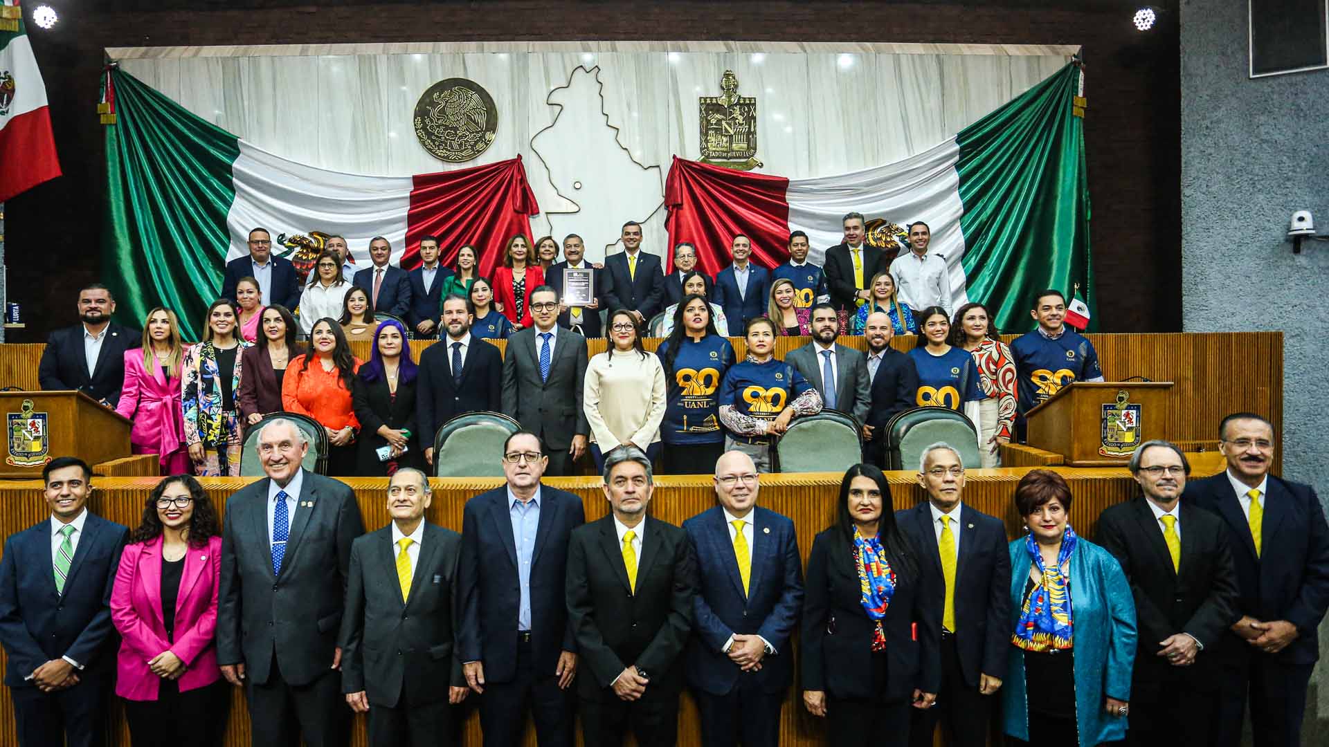 Reconoce Congreso liderazgo estatal en materia educativa y salud de la UANL