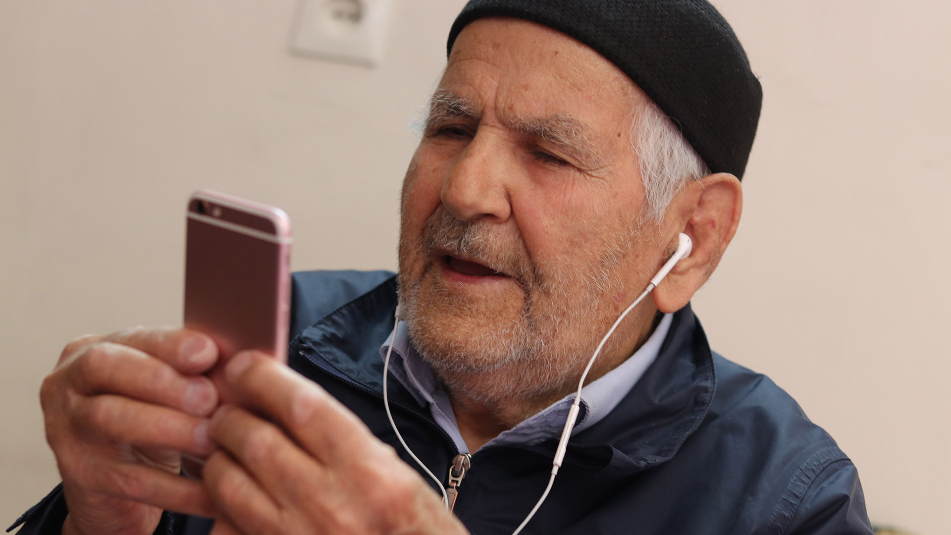 Señalan efectos positivos de terapia musical en personas con Alzheimer