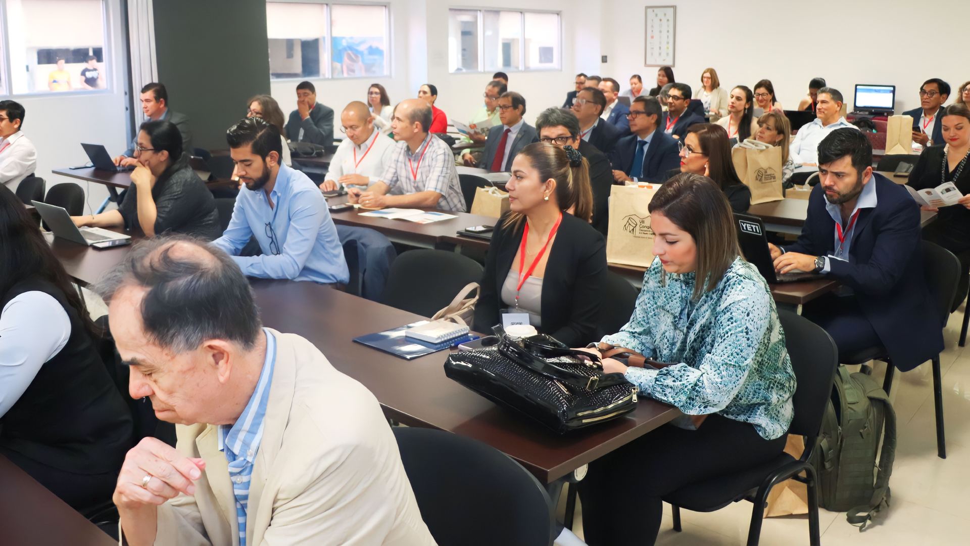 Abordan en congreso aplicación de inteligencia artificial en la educación