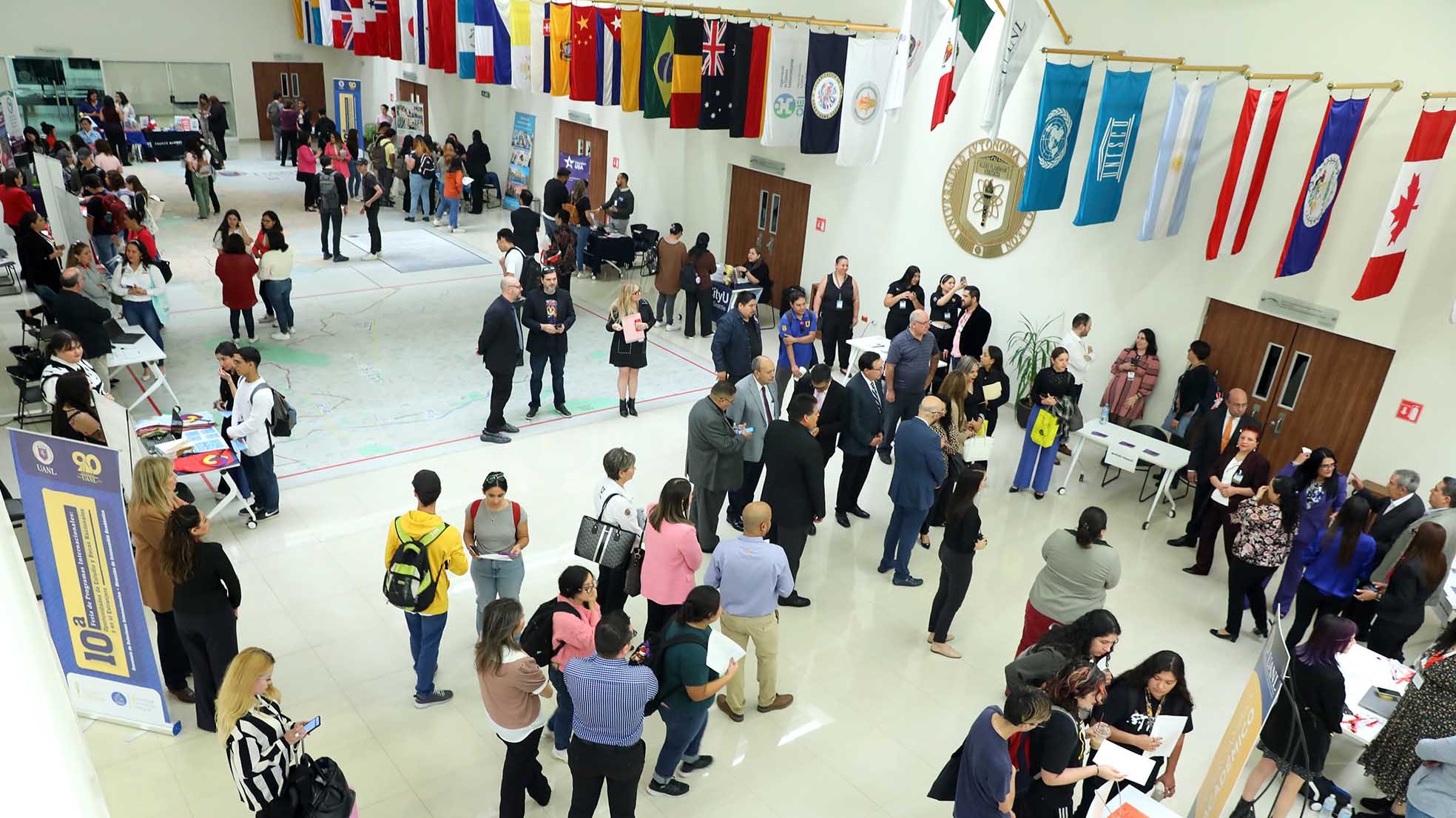 Promociona UANL movilidad académica en feria de programas internacionales