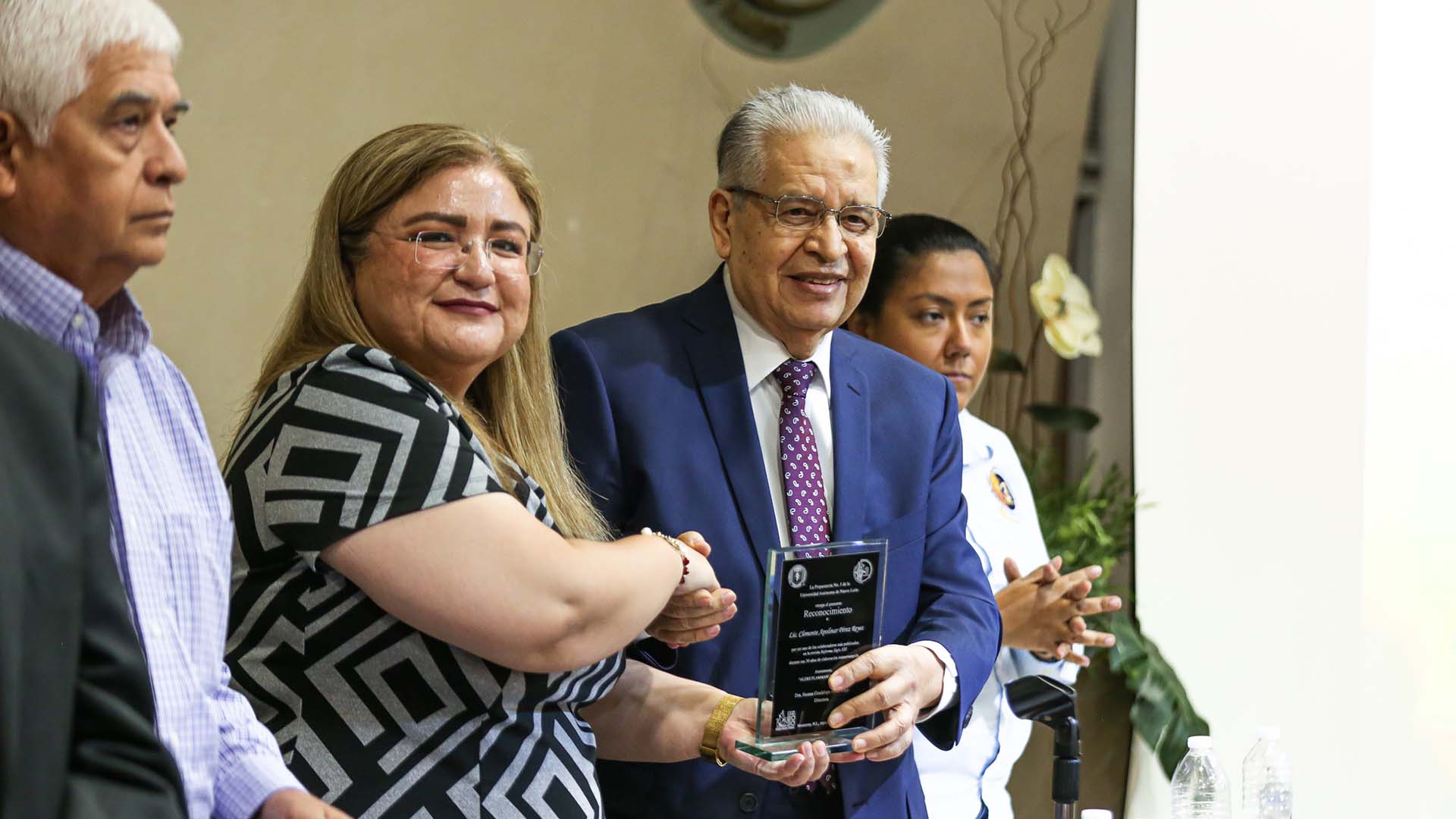Presentan número especial de aniversario de revista Reforma Siglo XXI