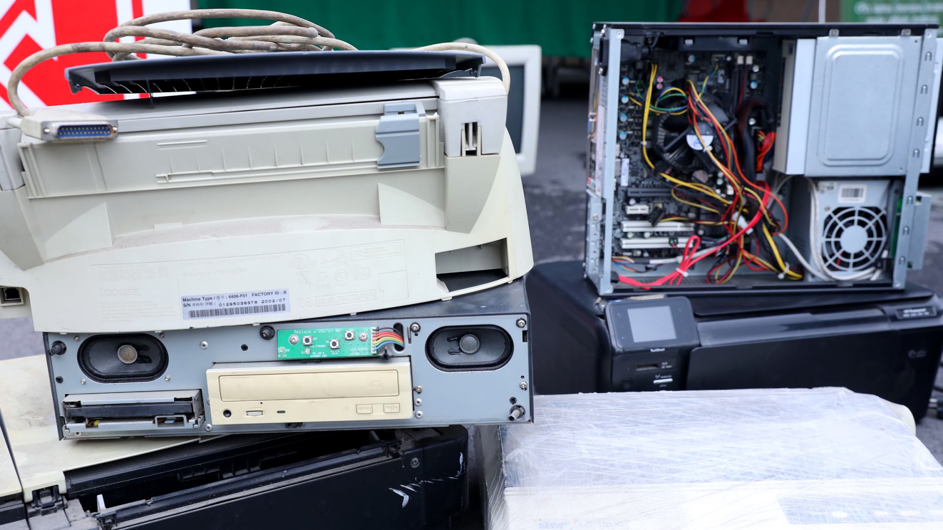 Dispone UANL 20 centros para campaña de reciclaje electrónico