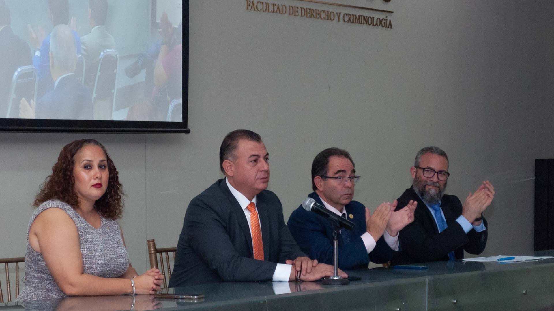 Analizan en congreso de FACDYC ampliar derechos digitales