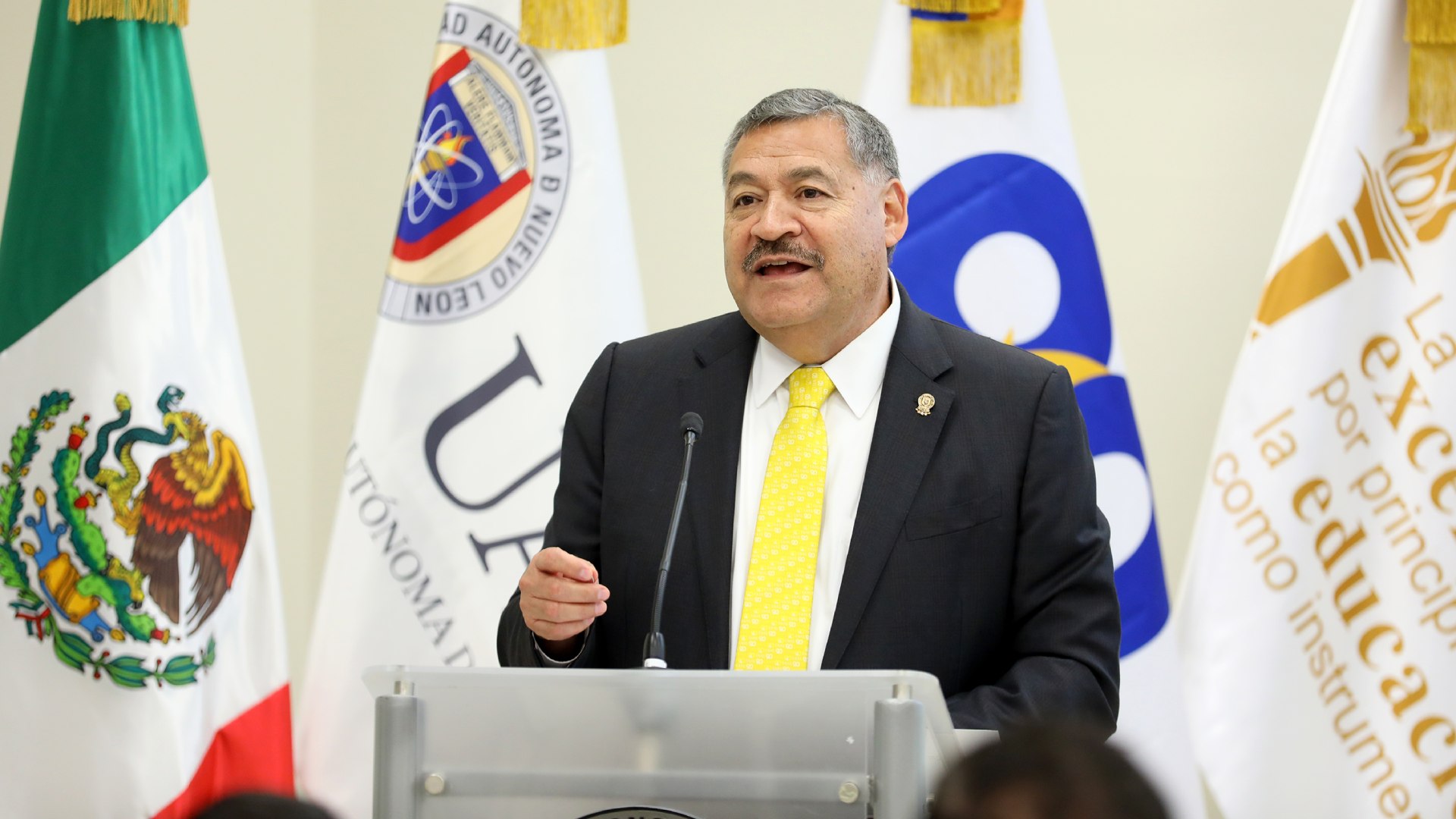 Cambian UANL y BBVA historias de vida de chavos que inspiran