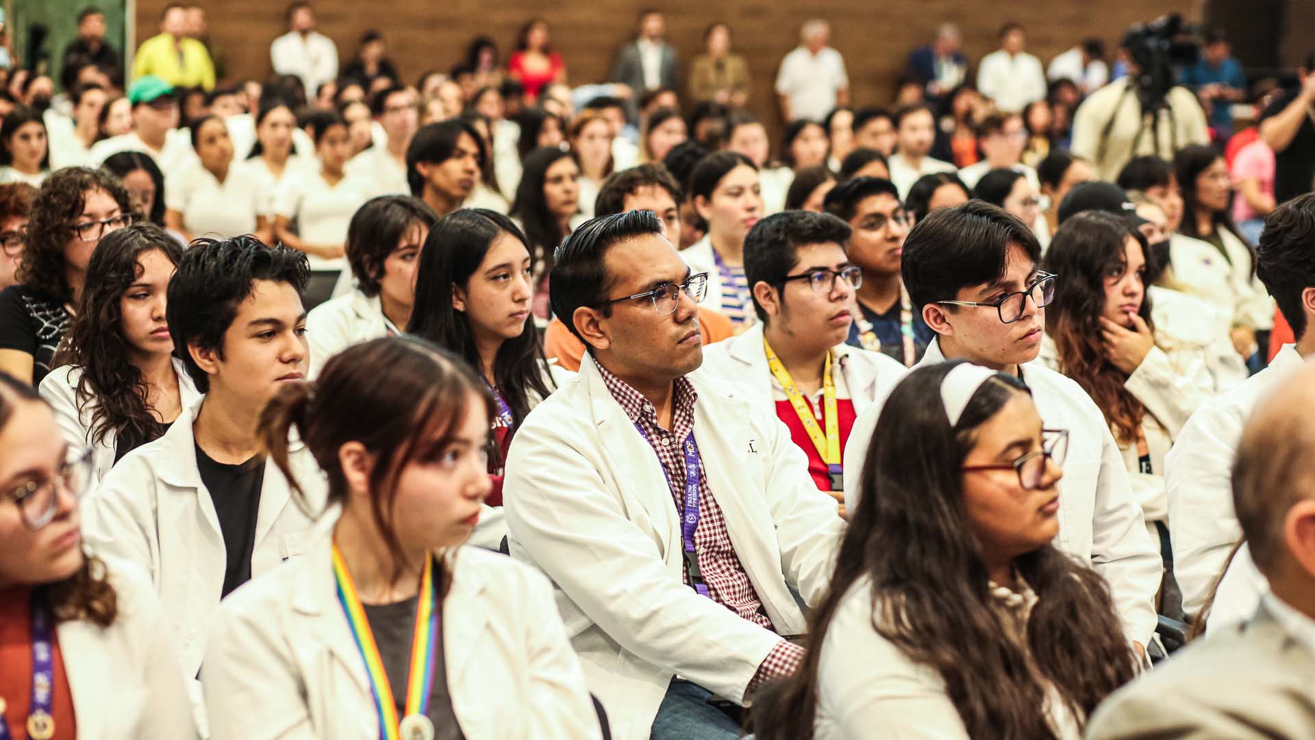 Hablan alumnos de UANL con Alcalde de Monterrey
