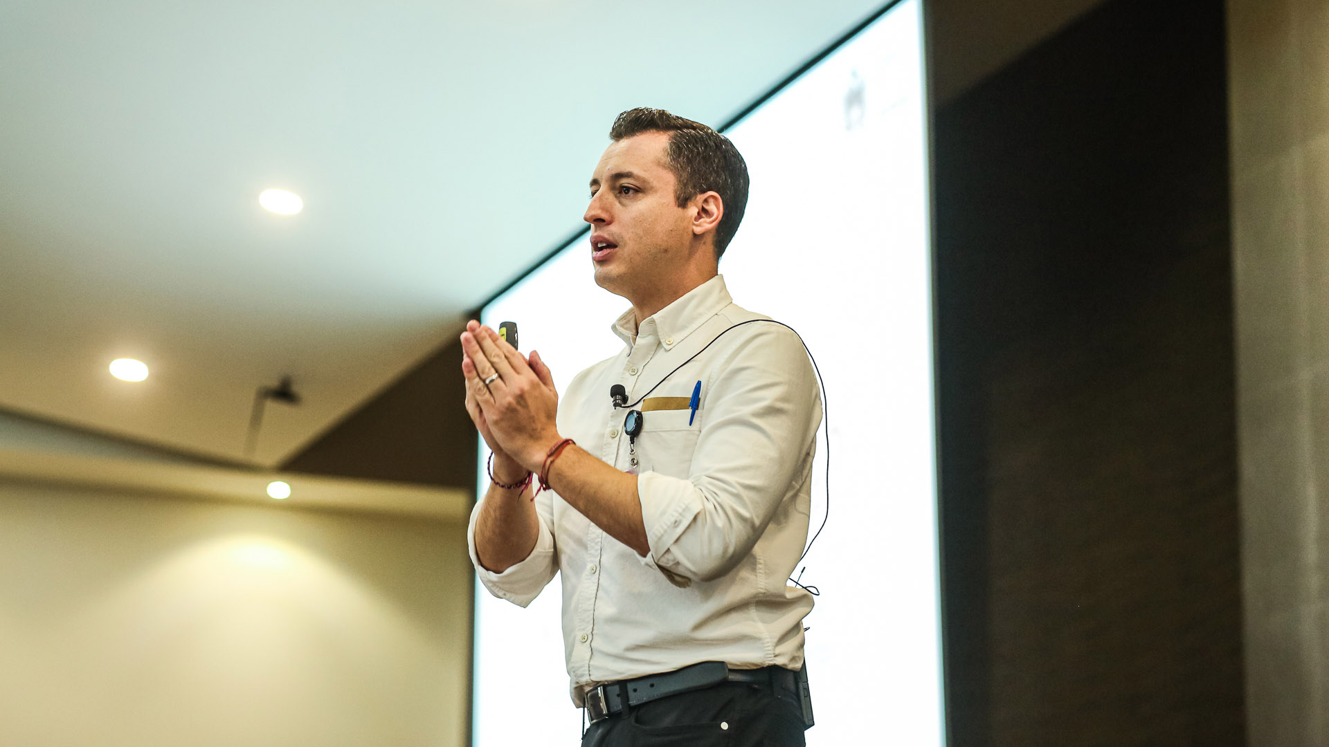 Hablan alumnos de UANL con Alcalde de Monterrey