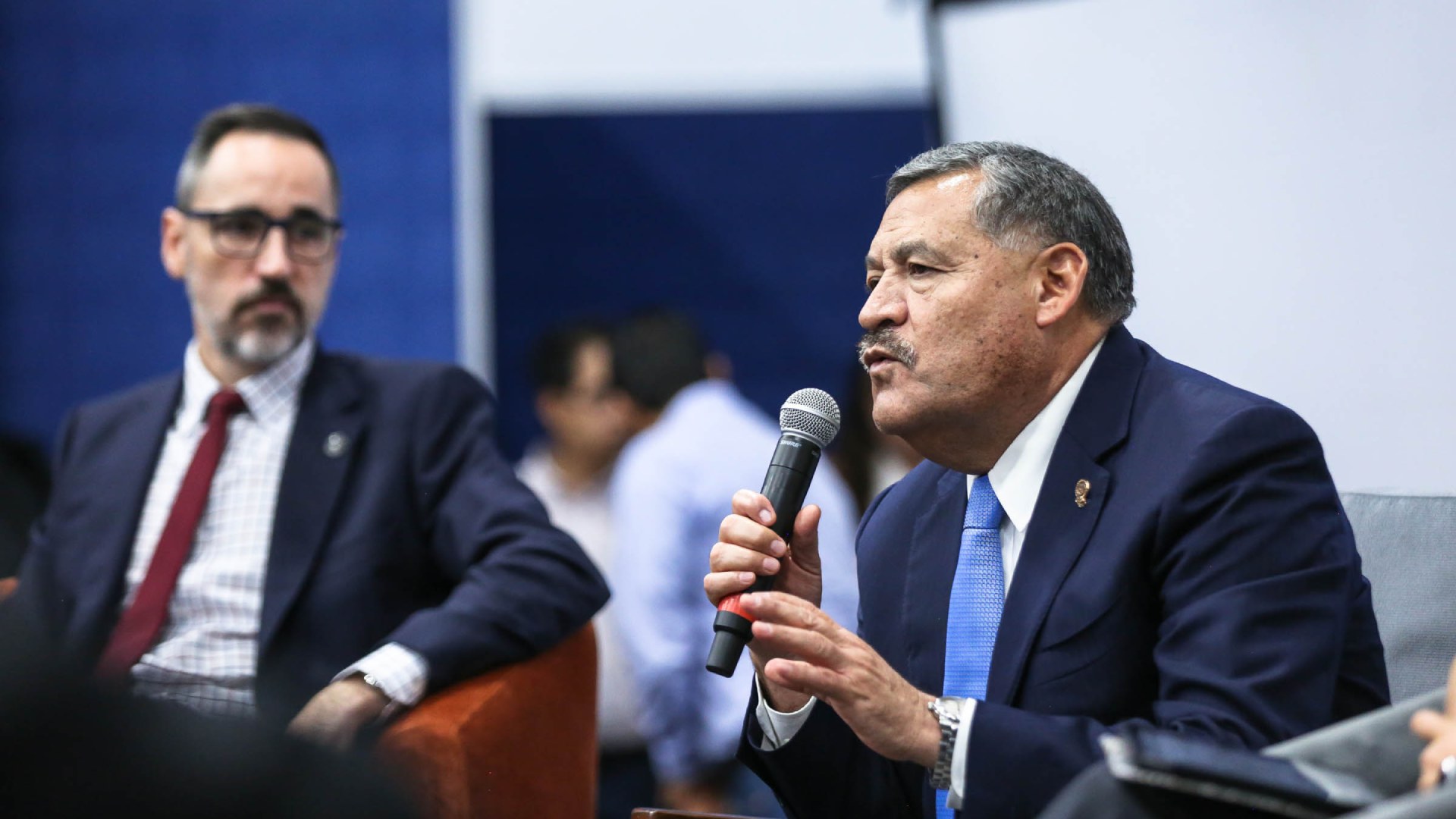 Participa Santos Guzmán en panel de rectores organizado por la FIL 2023