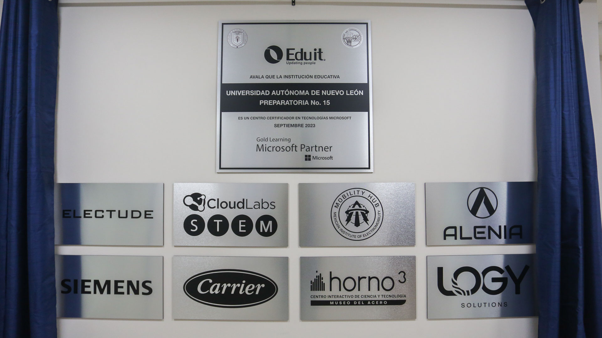 UANL puso en marcha el laboratorio de industria 4.0 e innovación tecnológica en la Prepa 15