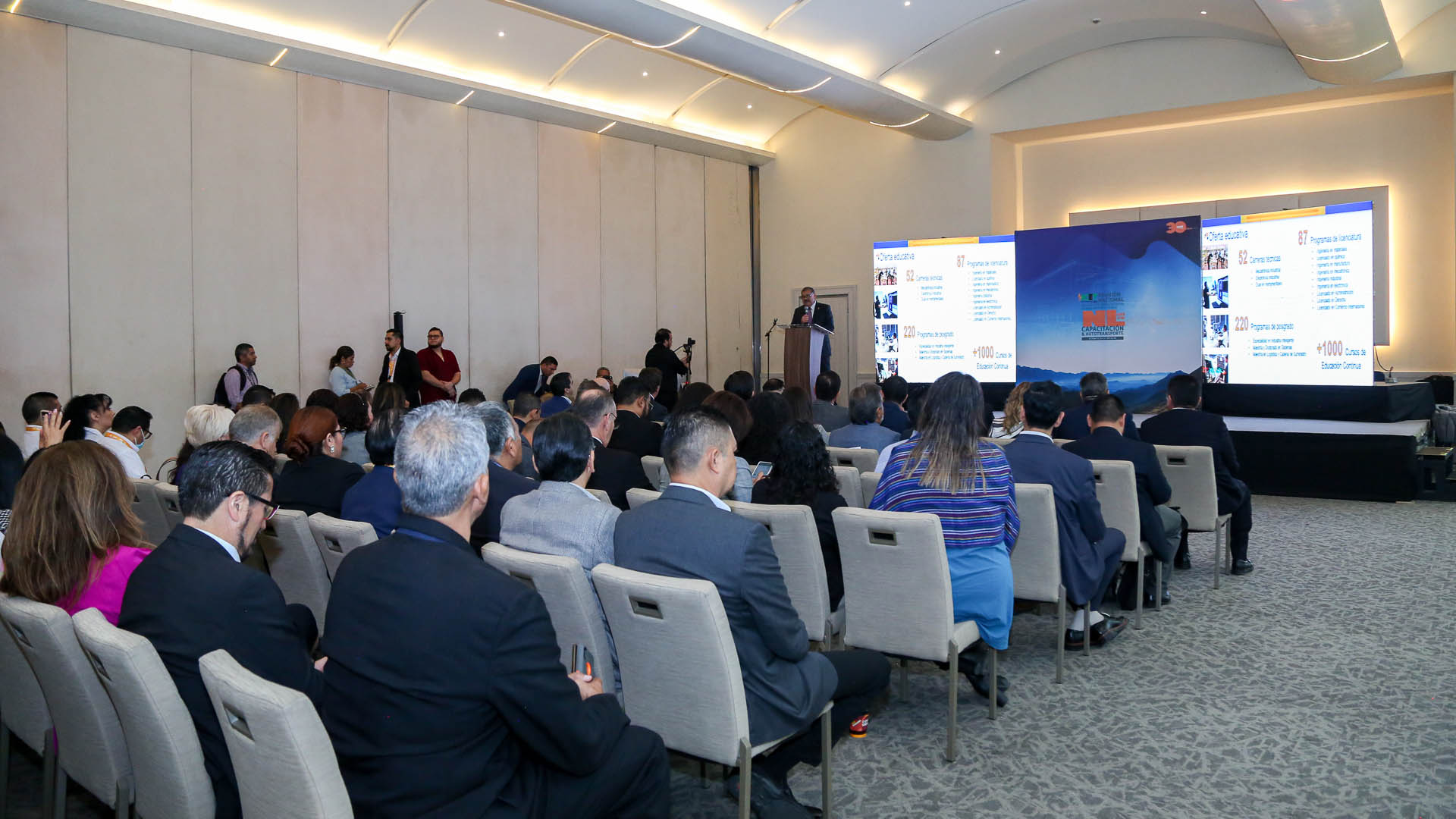 Destaca Rector rediseño de programas ante llegada de empresas a NL