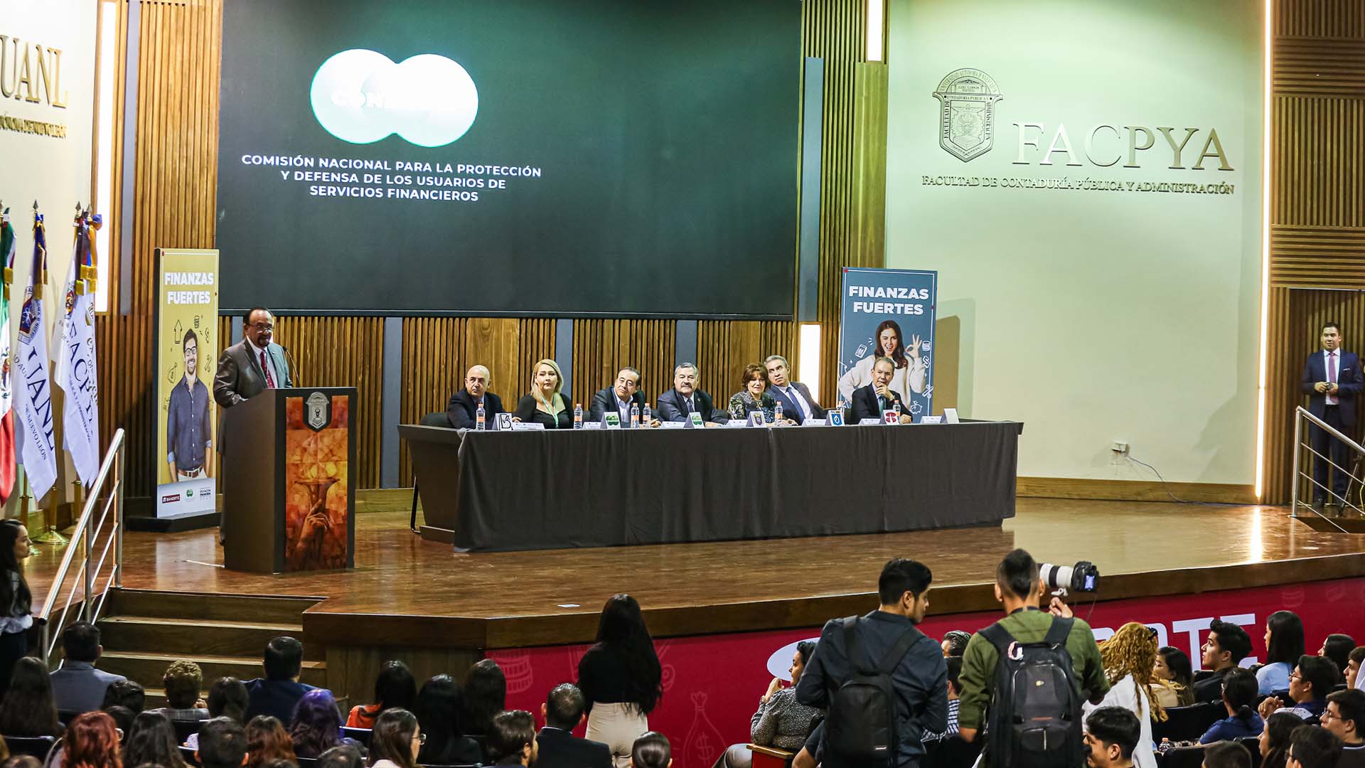 Participa UANL en la Semana Nacional Financiera