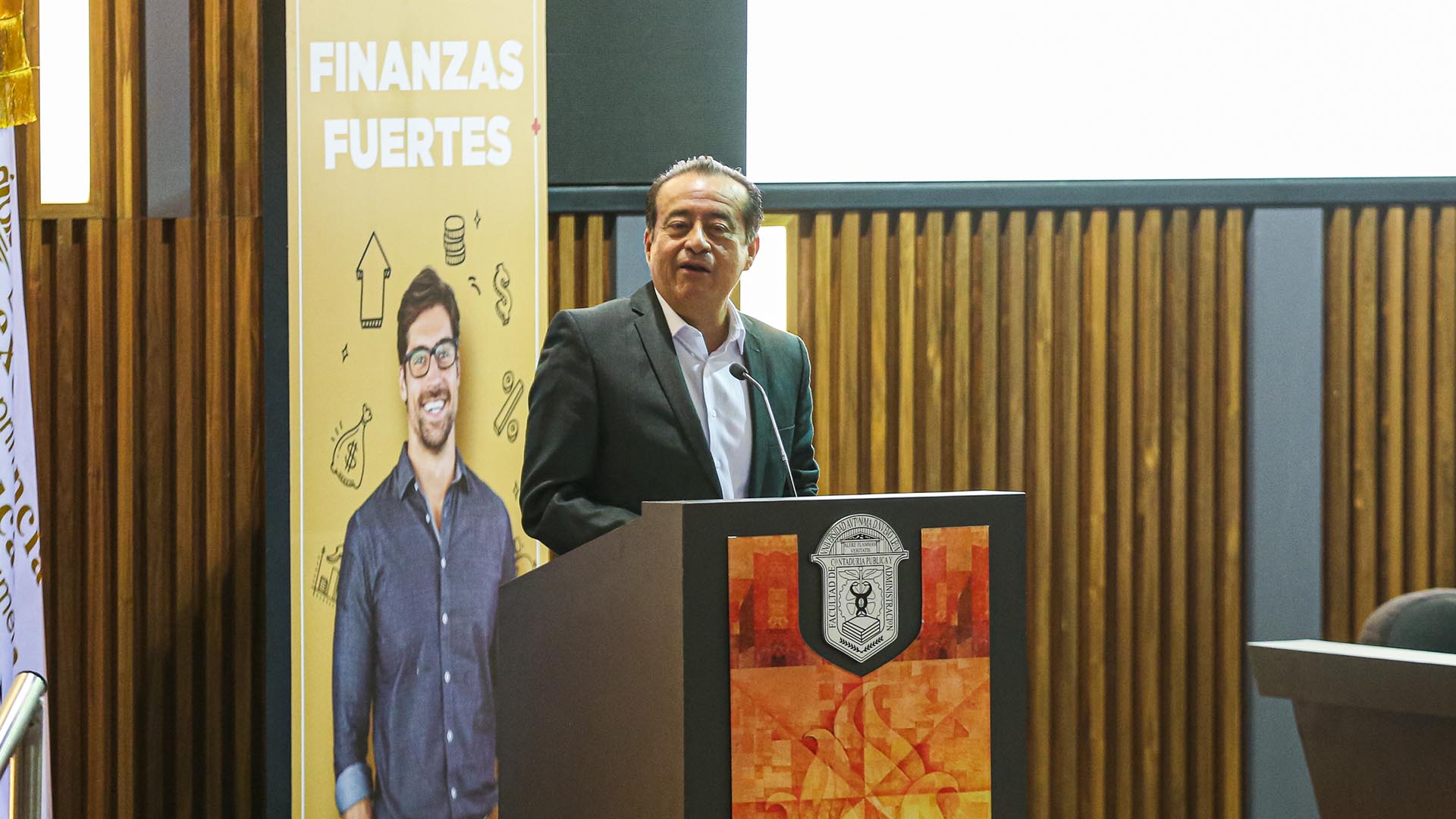 Participa UANL en la Semana Nacional Financiera