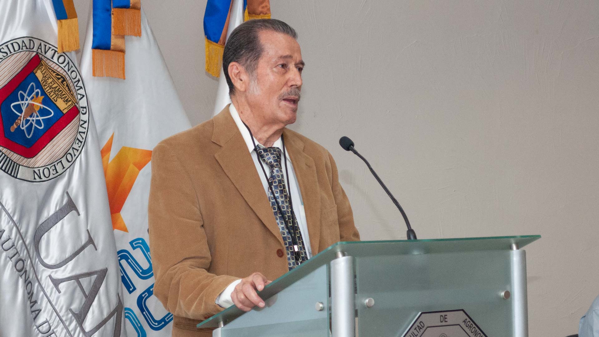 Estudian en Agronomía aprovechamiento del nopal y el maguey