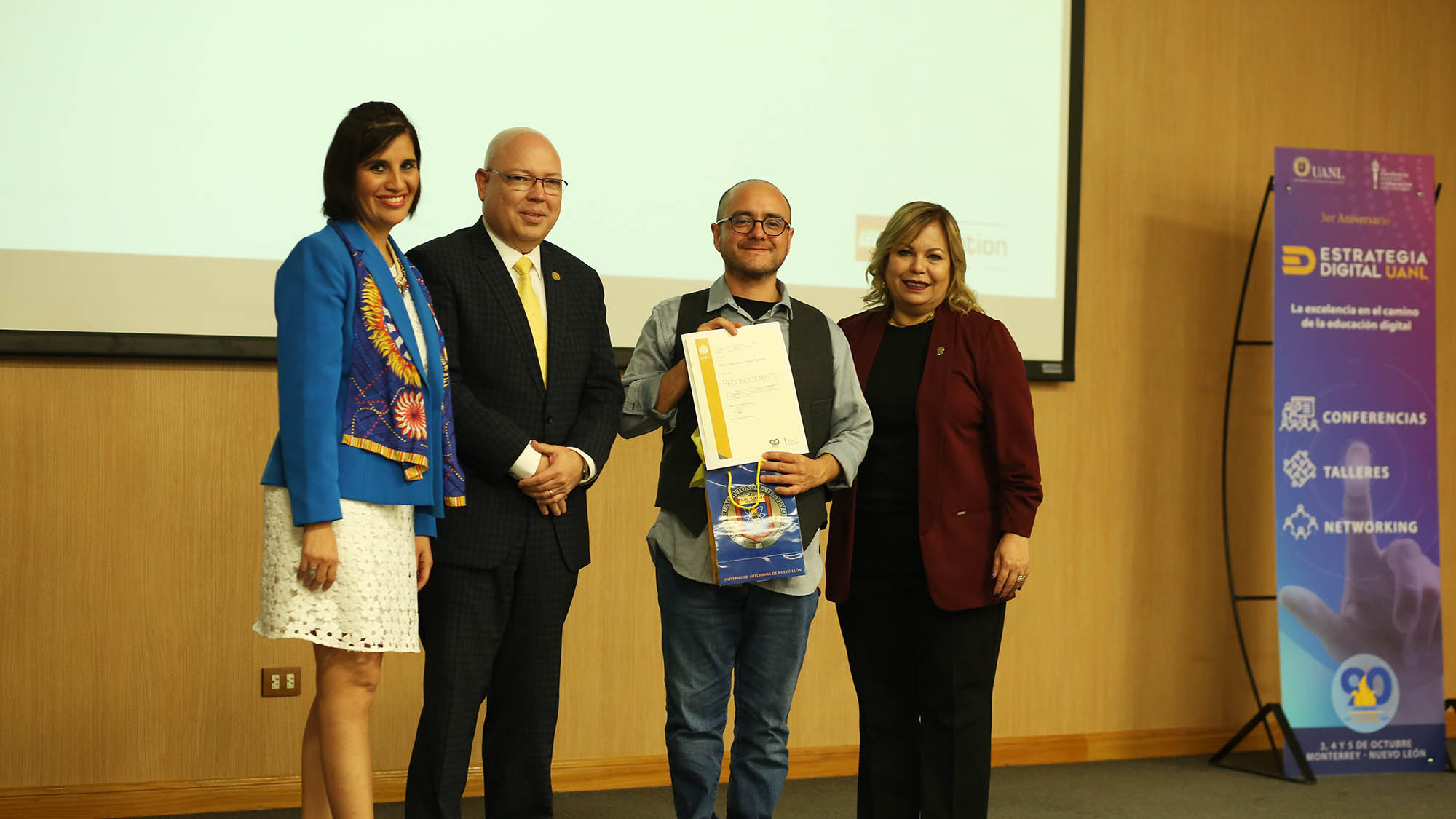 Exponen logros y proyección de estrategia digital de la UANL