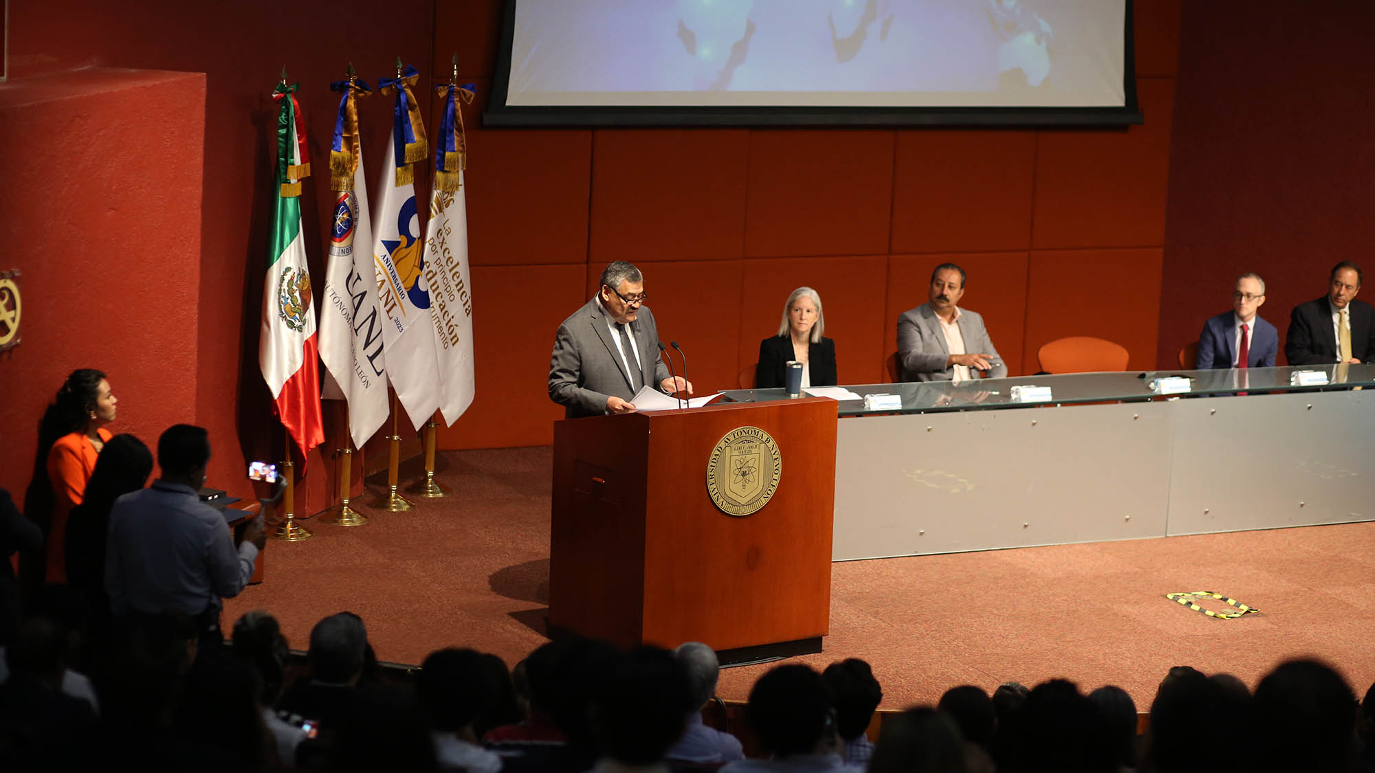 Centros de desarrollo muestran en reunión de UANL apoyos a pymes
