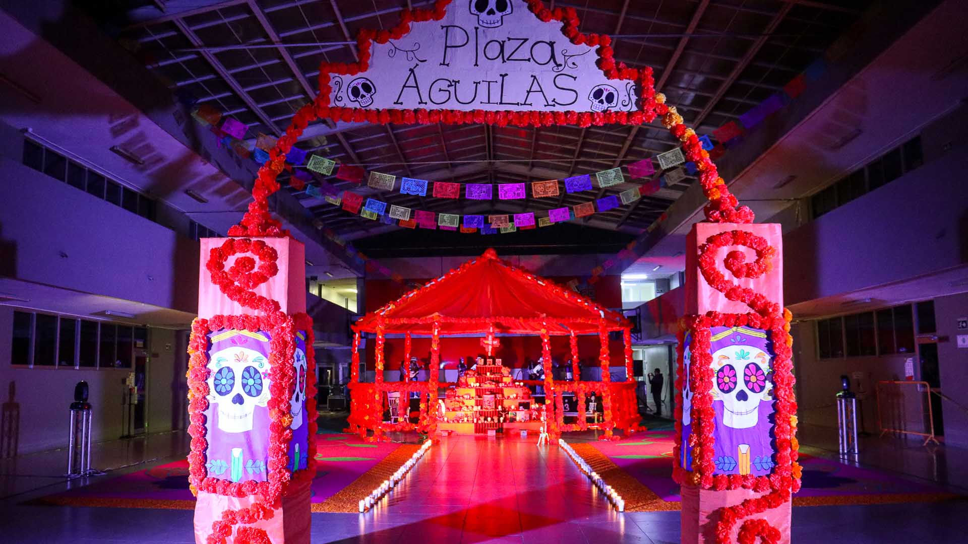 Mantienen viva tradición de altares de muertos