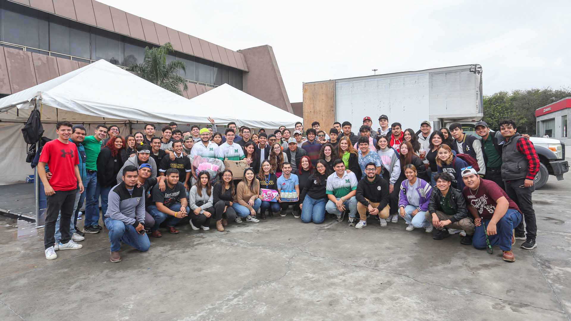 Salen universitarios al rescate de Guerrero