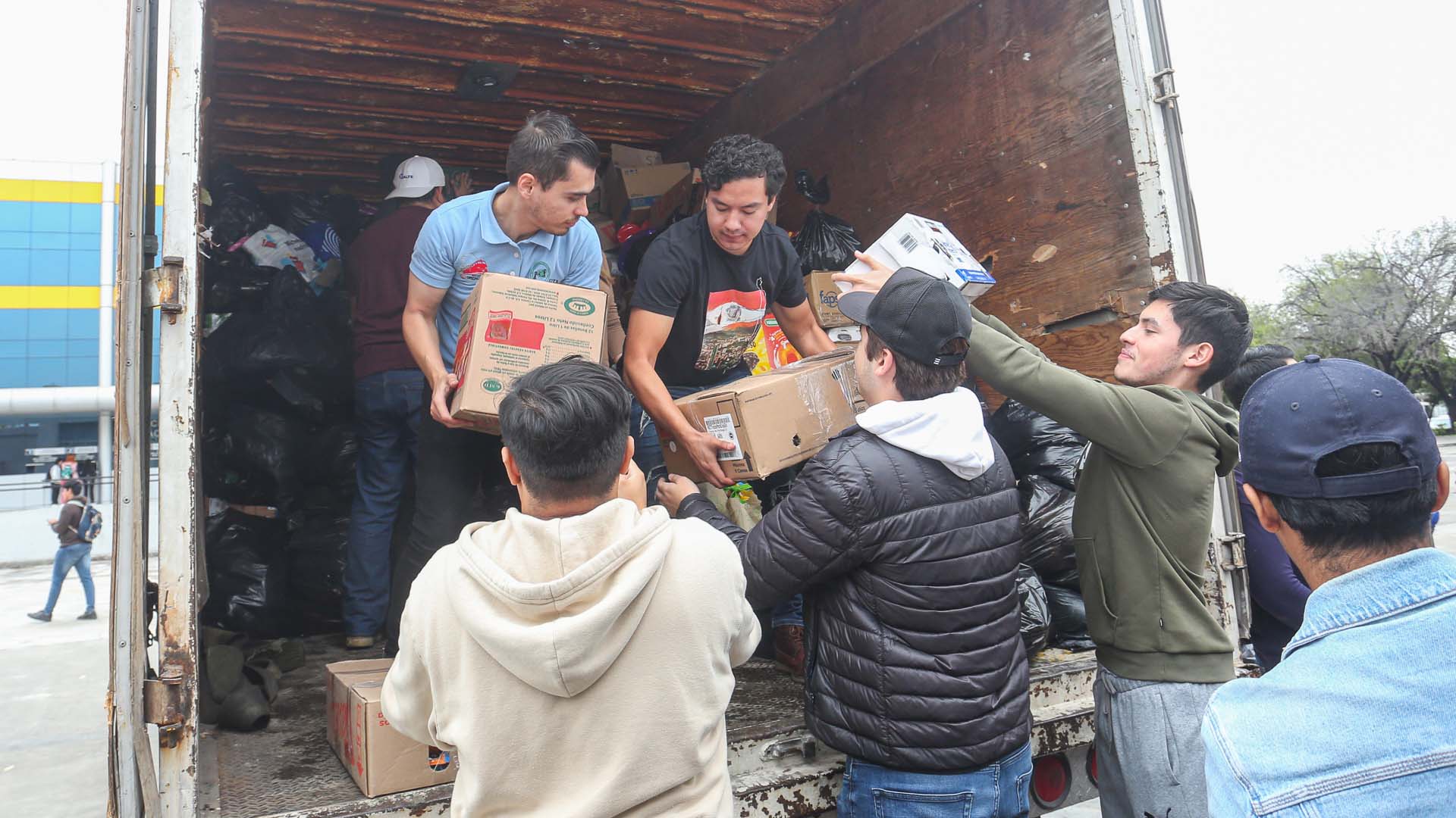 Salen universitarios al rescate de Guerrero
