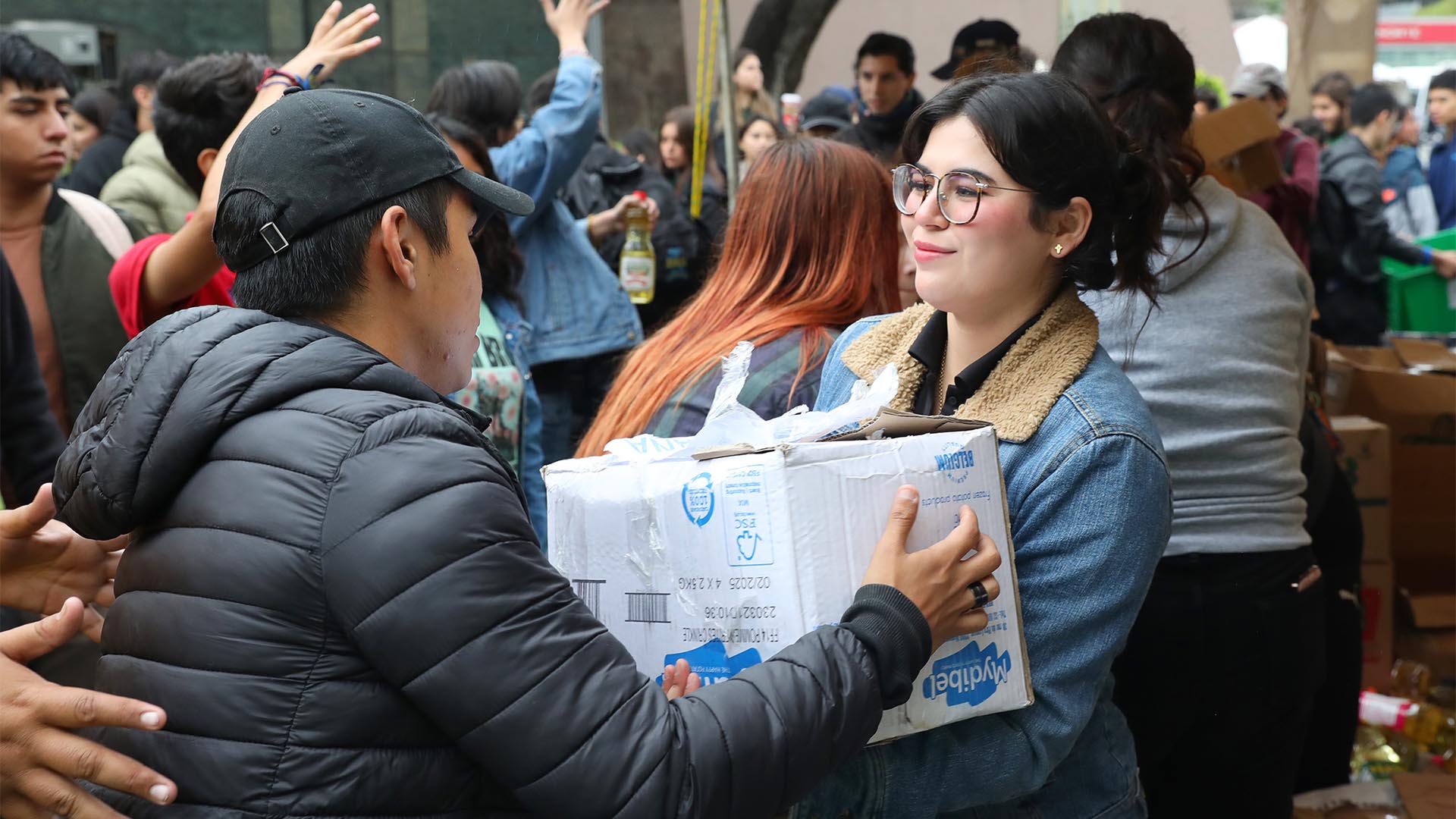 Suma UANL 8 toneladas de alimentos a colecta de Hambre Cero NL