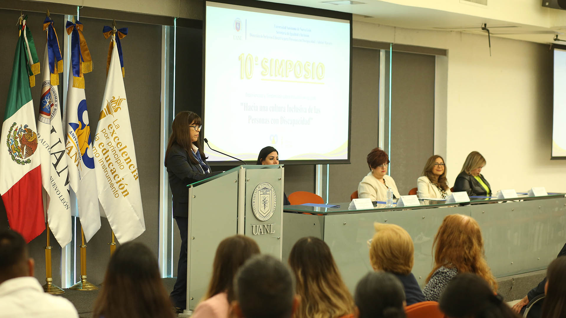 Busca consolidar UANL inclusión de personas con discapacidad