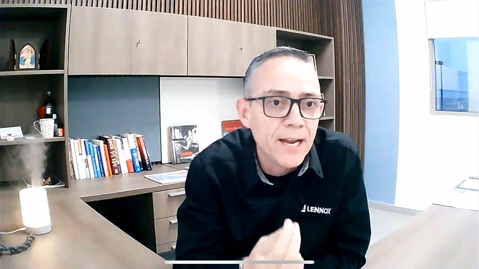 Dialogan en UANL sobre capacidad de adaptación laboral de egresados