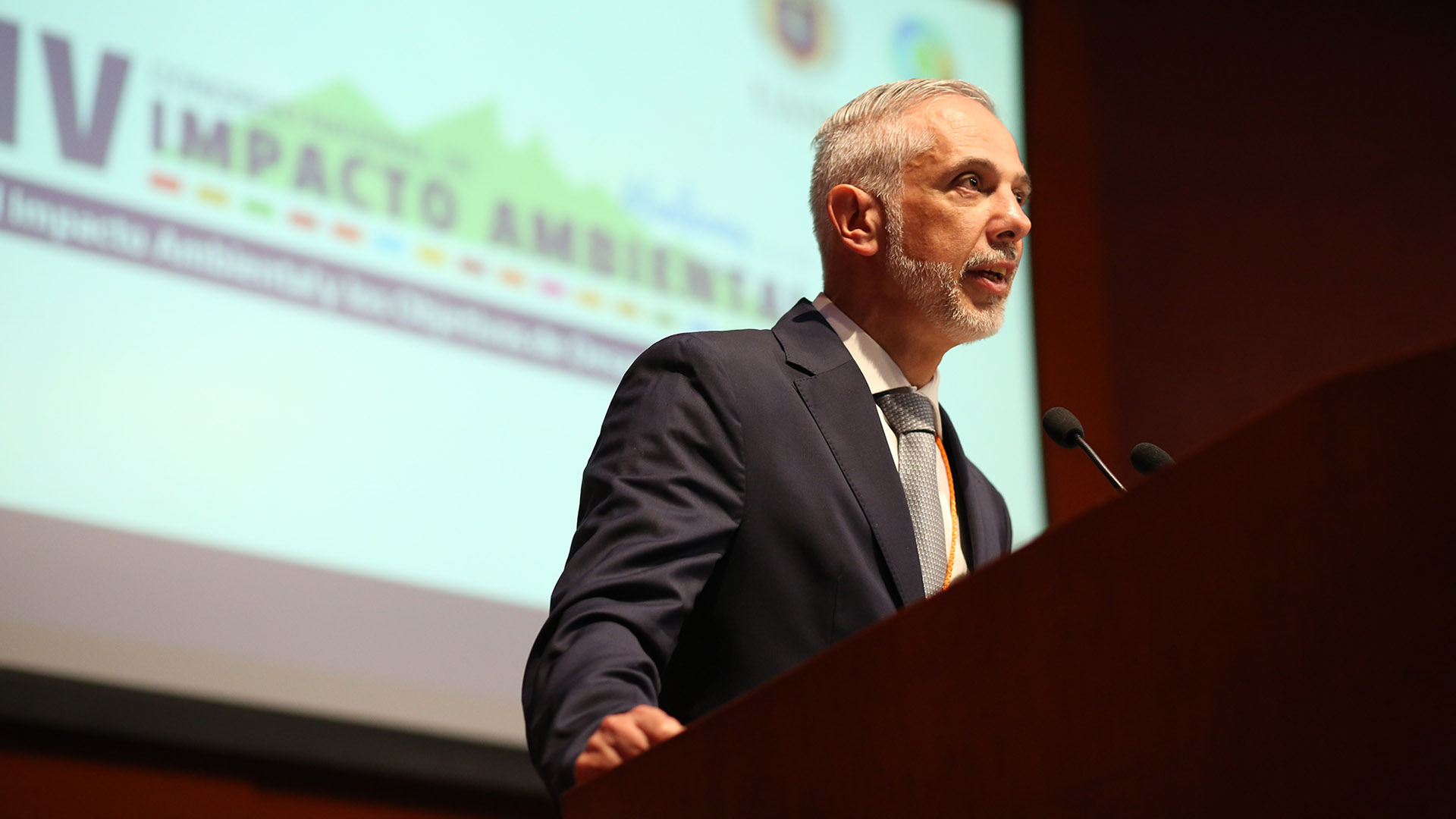 Debaten en UANL sobre impacto ambiental