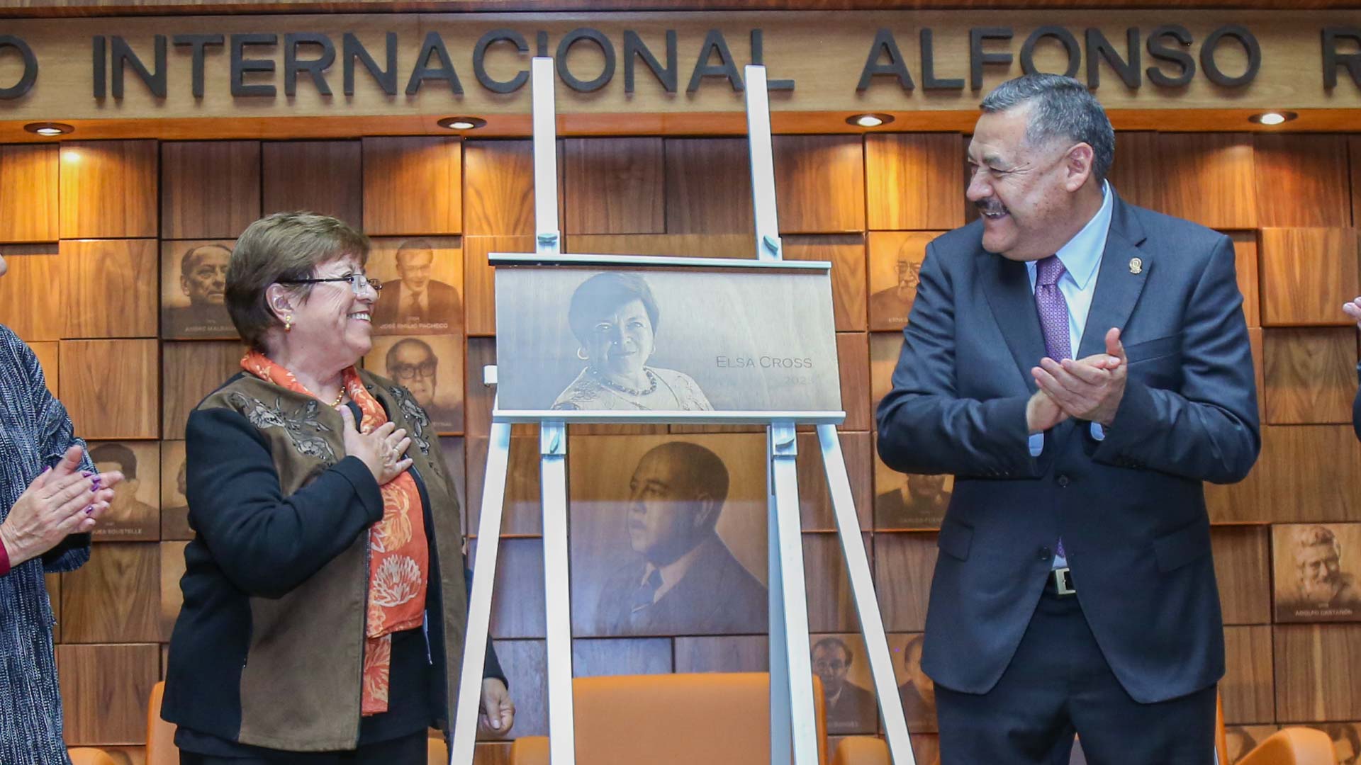 Galardonan a Elsa Cross con Premio Internacional Alfonso Reyes