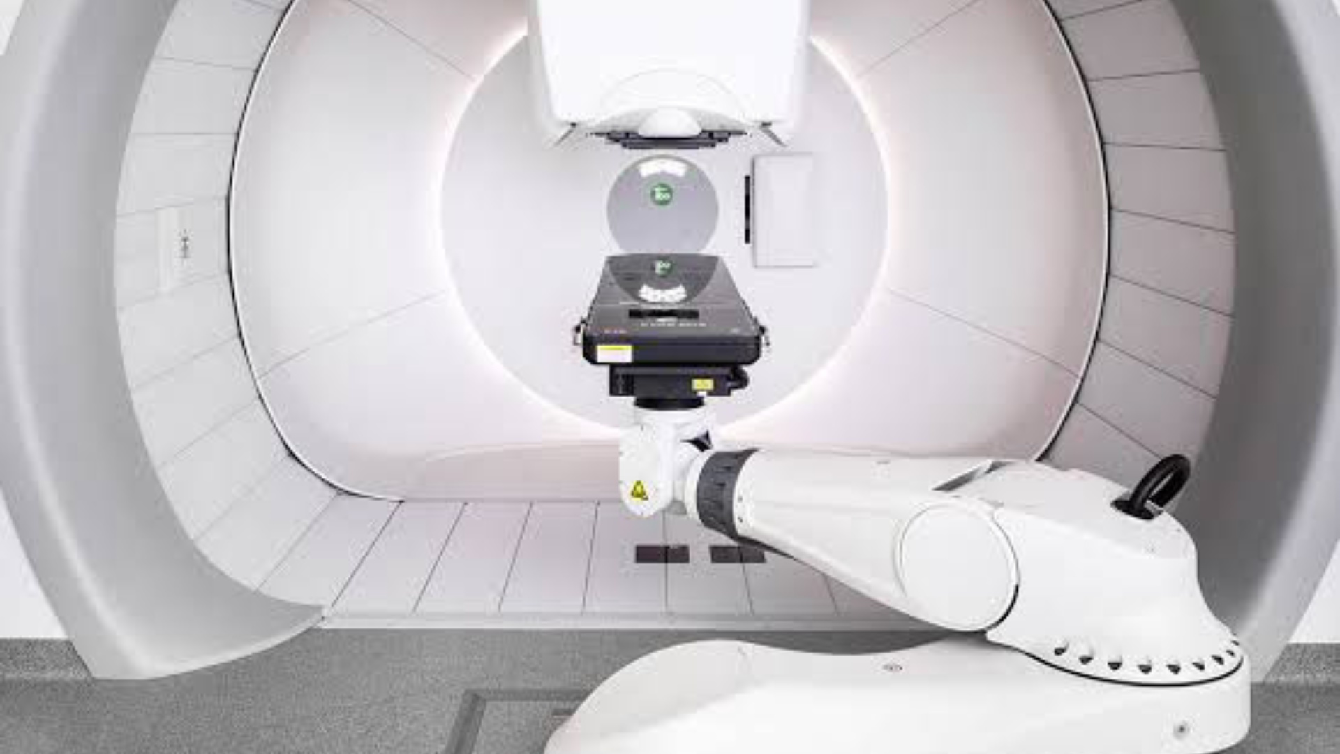 Planea UANL emplear protonterapia en cáncer infantil