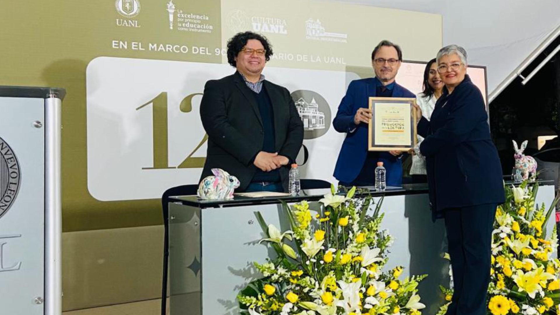 Promocionan la lectura y los reconoce la UANL