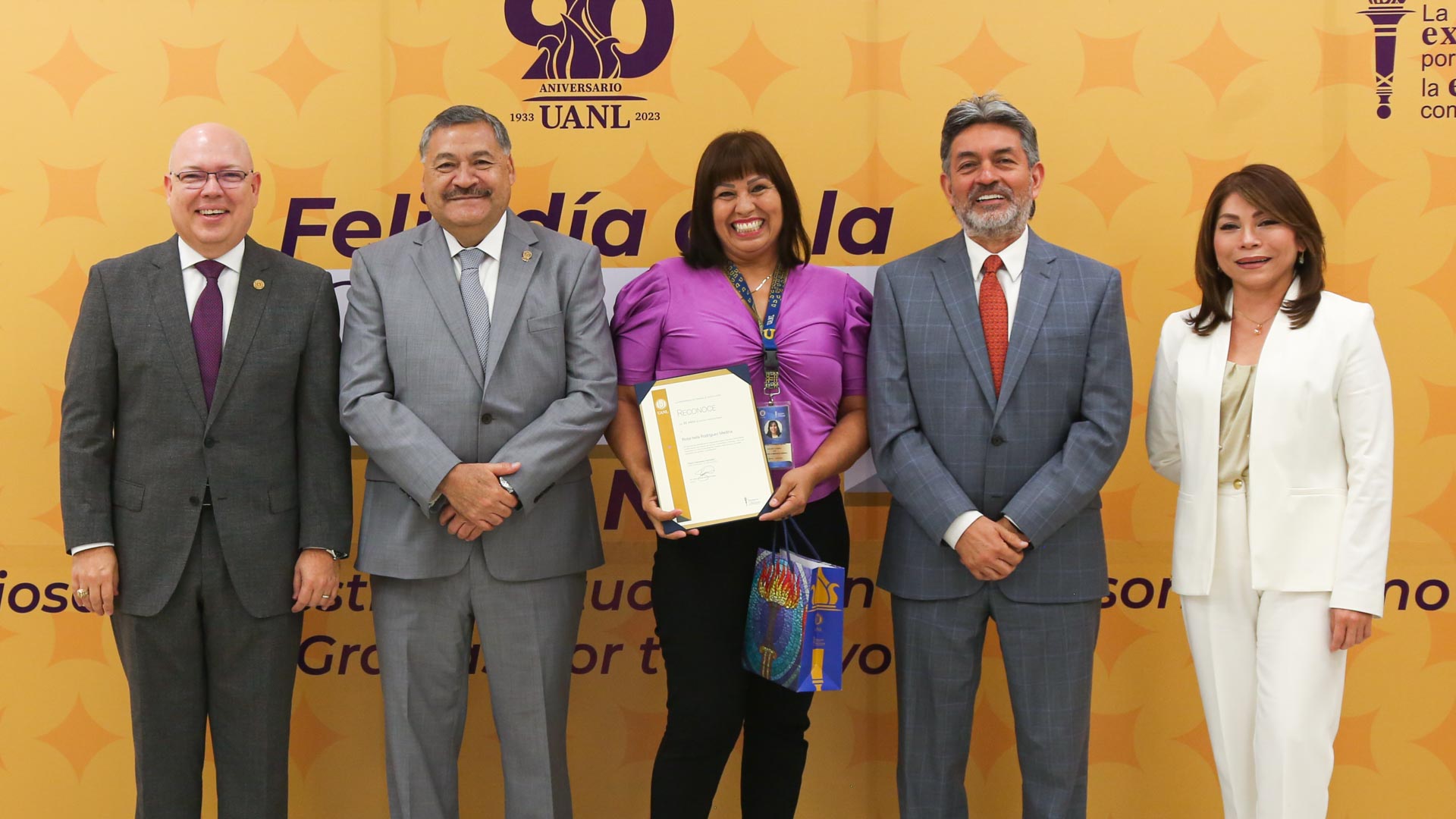 Reconoce UANL a secretarias en su día - Vida Universitaria ...