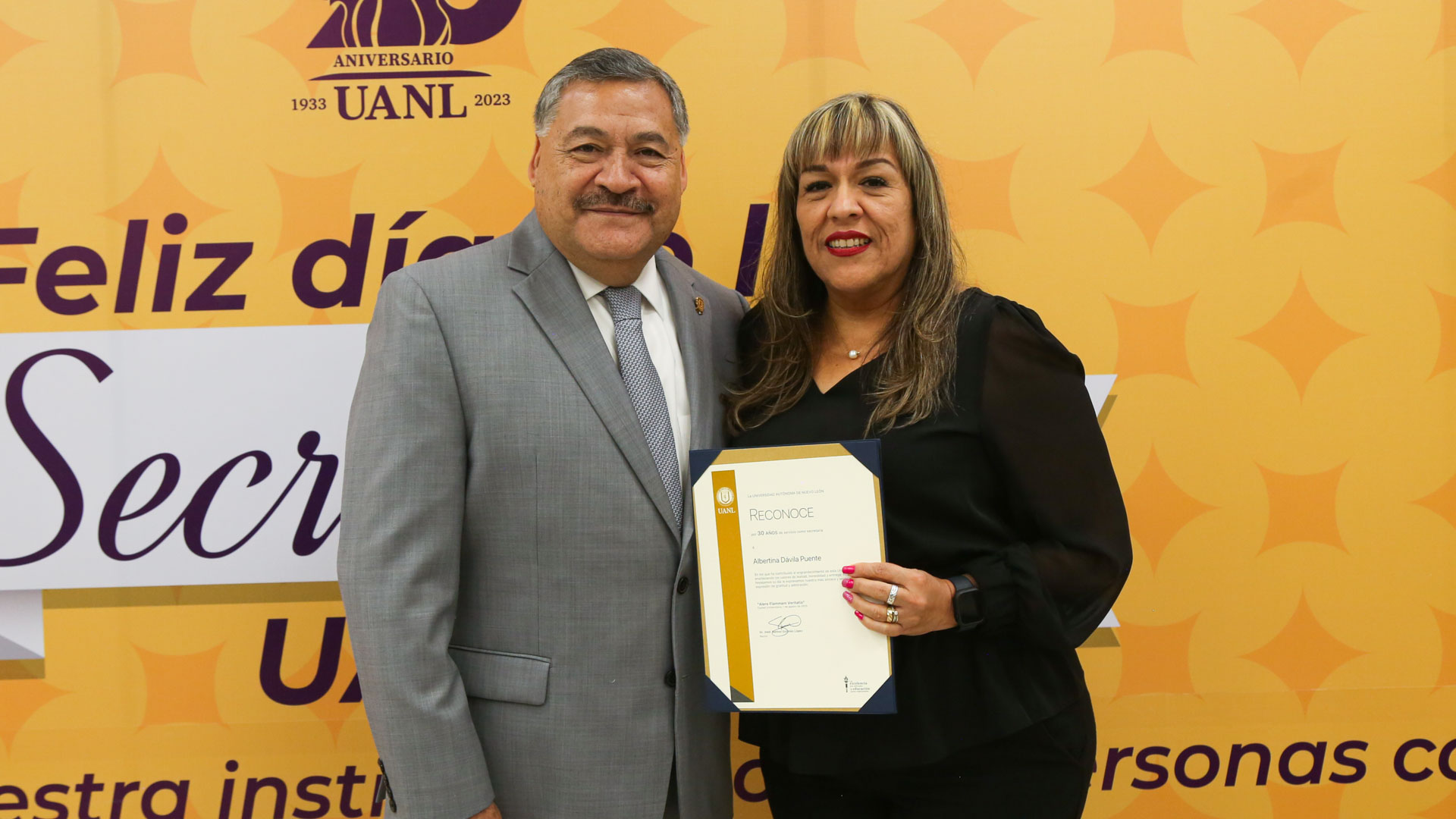 Reconoce UANL a secretarias en su día - Vida Universitaria ...