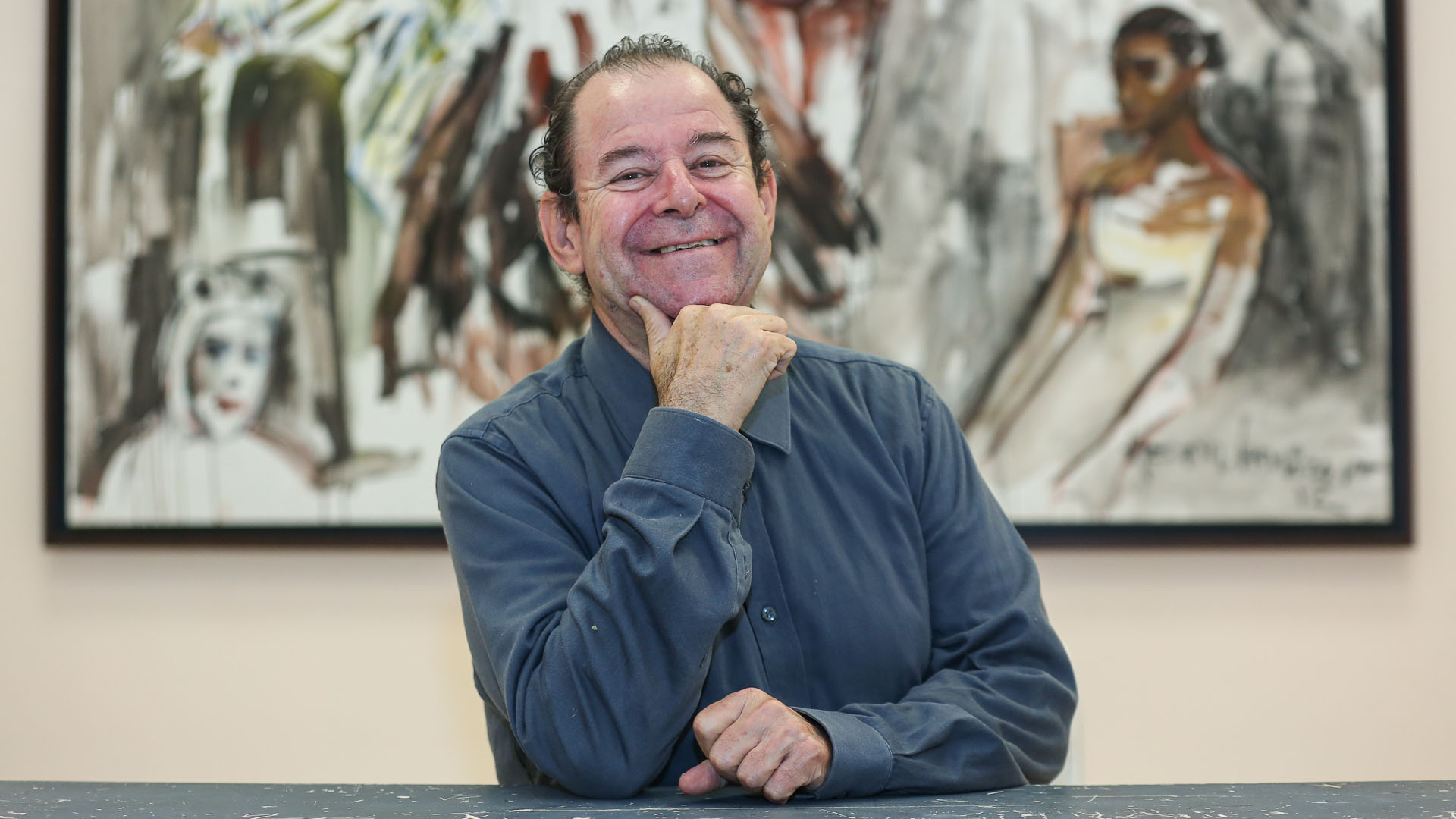 Recibe Hernando Garza Premio a las Artes UANL