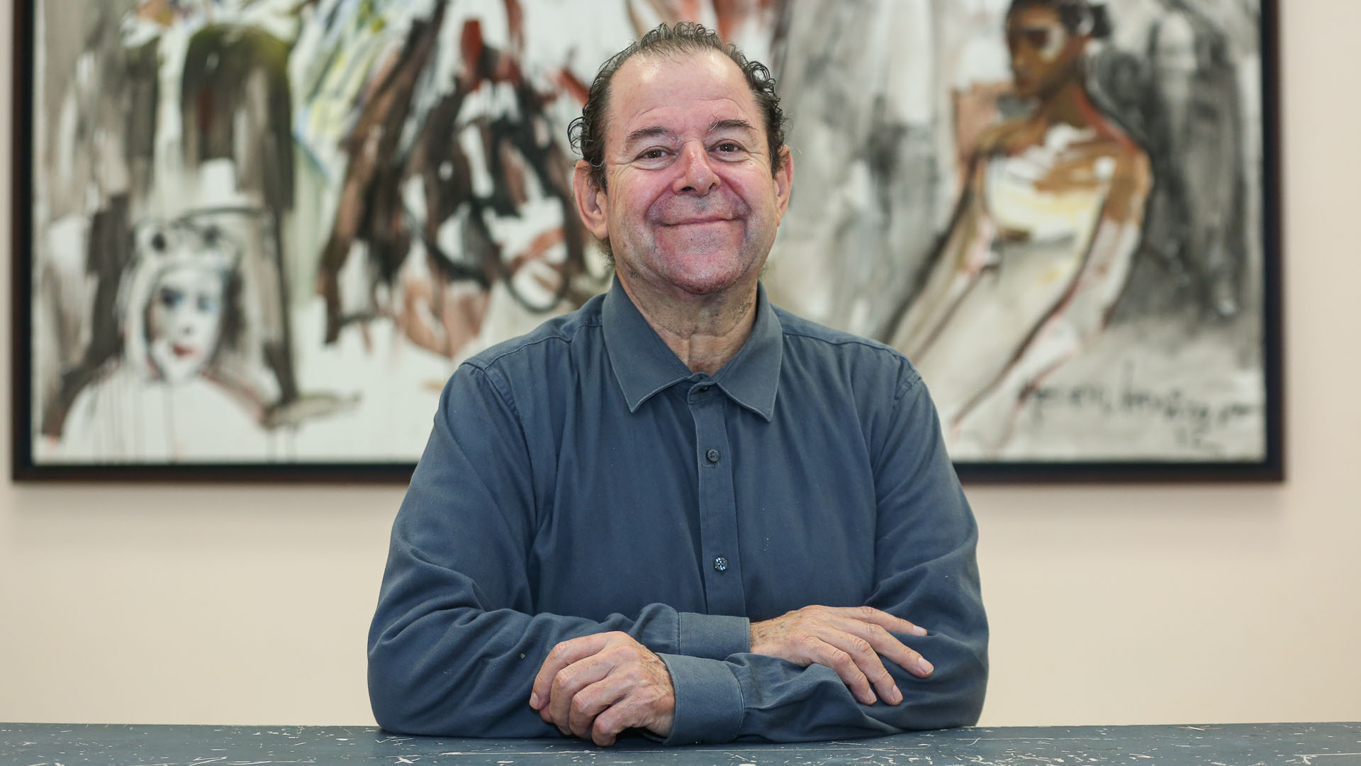 Recibe Hernando Garza Premio a las Artes UANL