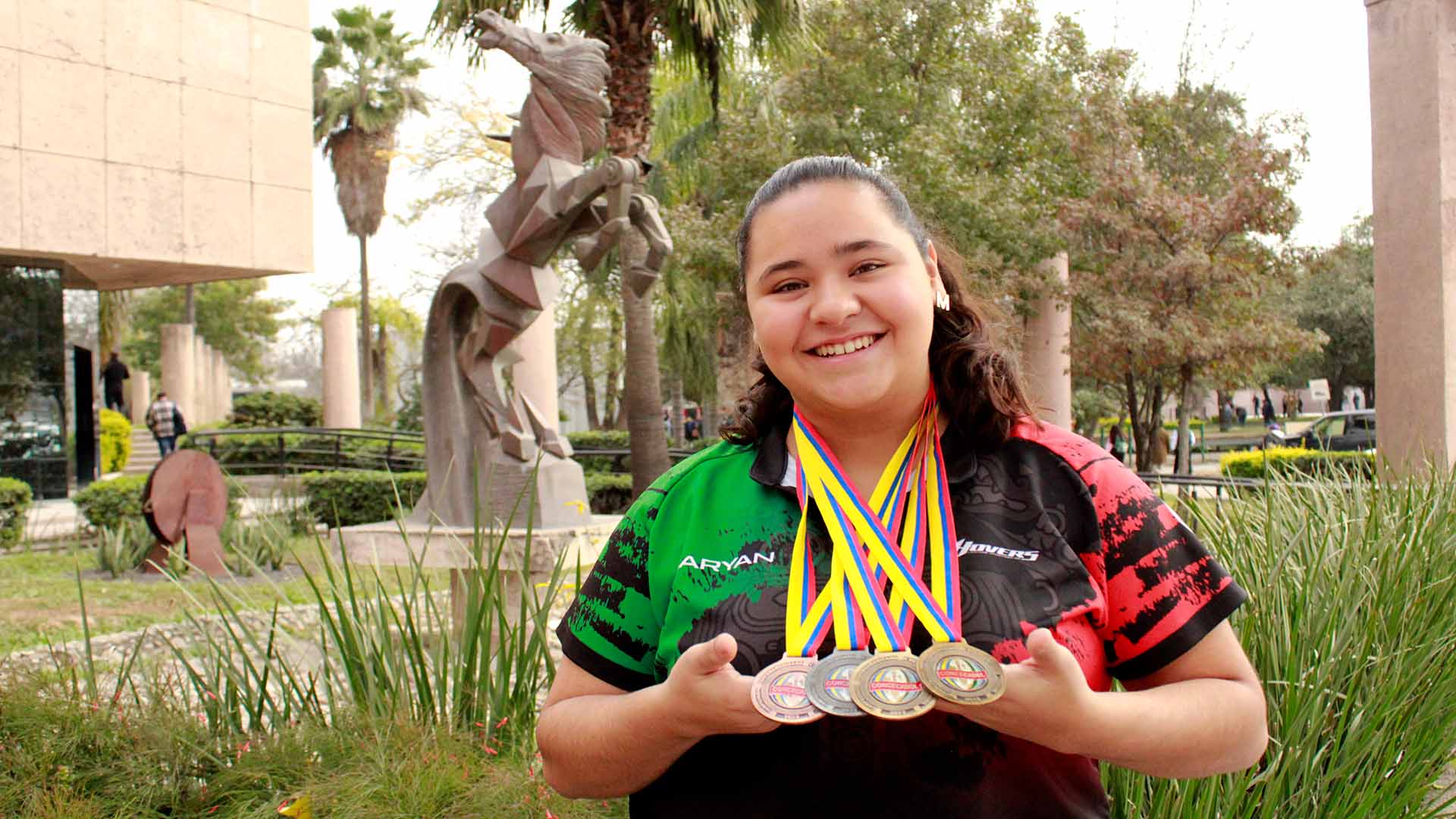 Consigue doble oro en campeonato de boliche centroamericano