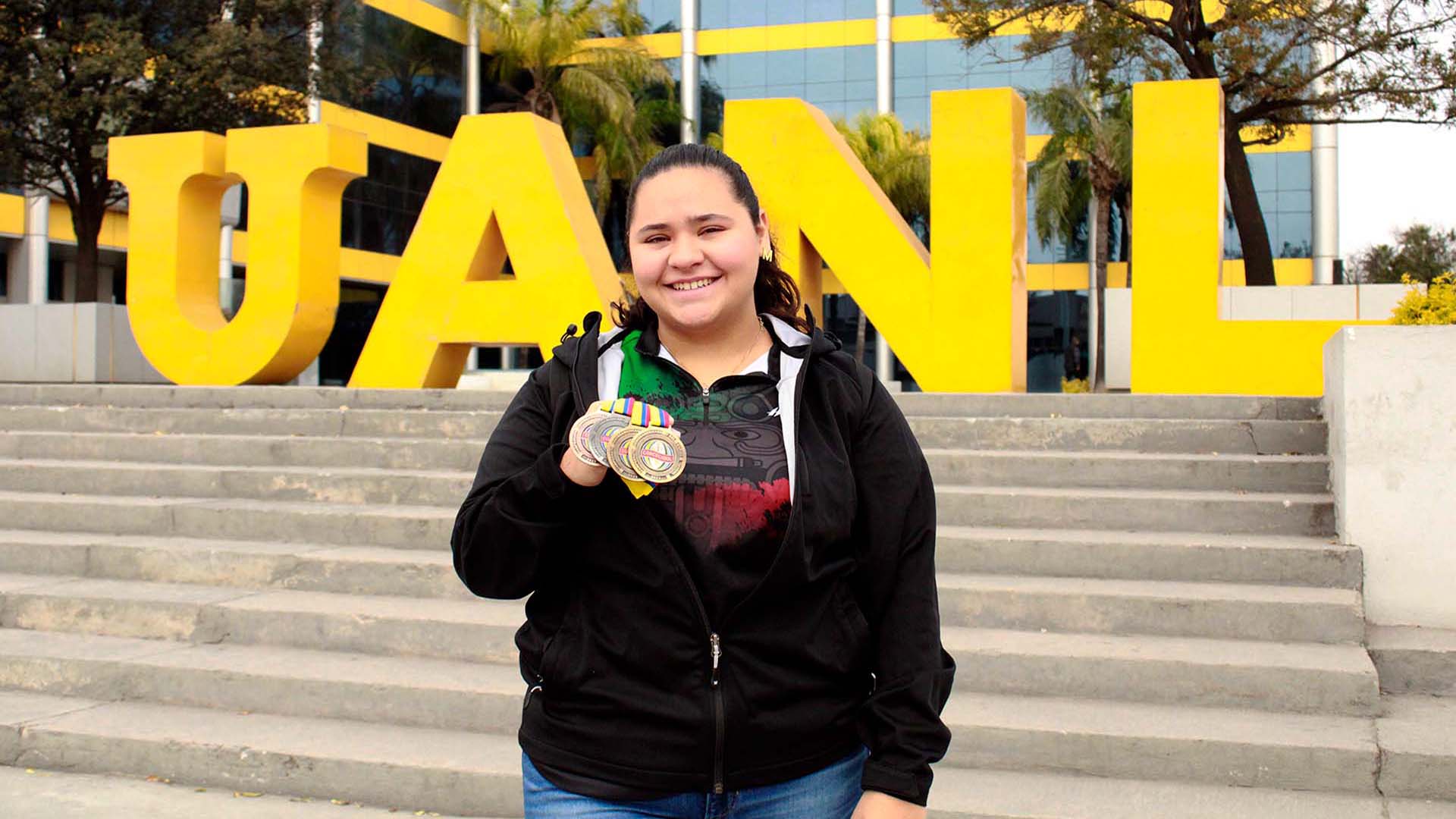 Consigue doble oro en campeonato de boliche centroamericano